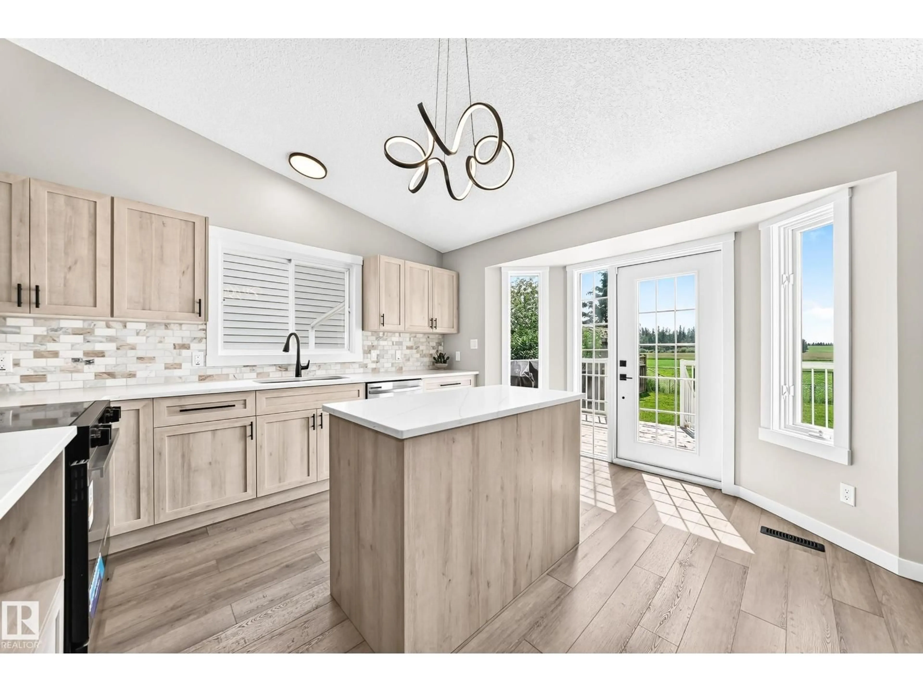 Open concept kitchen, unknown for 37 GLENWOOD CR, Stony Plain Alberta T7X1A3