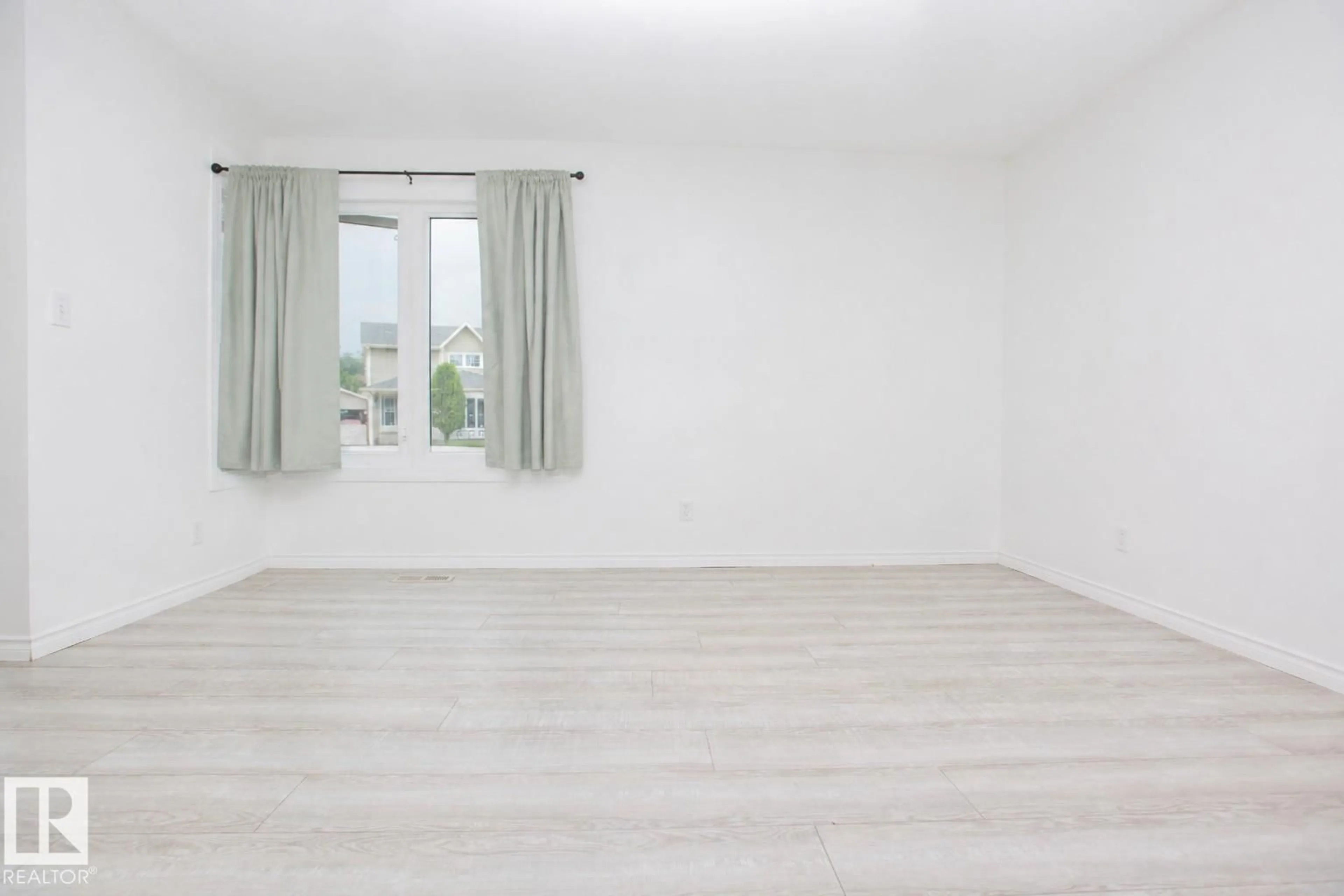 A pic of a room for NW - 3531 46 ST, Edmonton Alberta T6L5C6