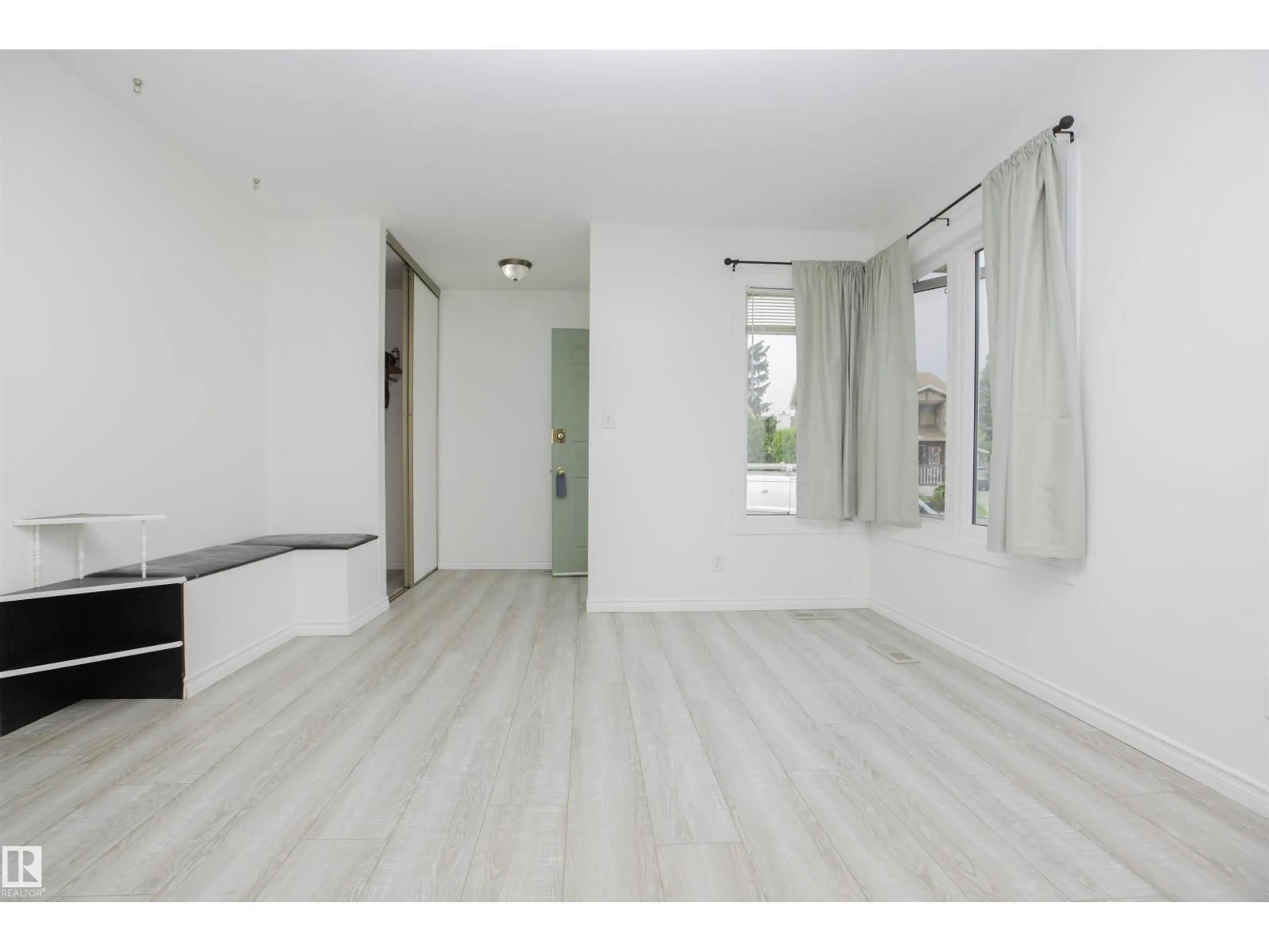 A pic of a room for NW - 3531 46 ST, Edmonton Alberta T6L5C6