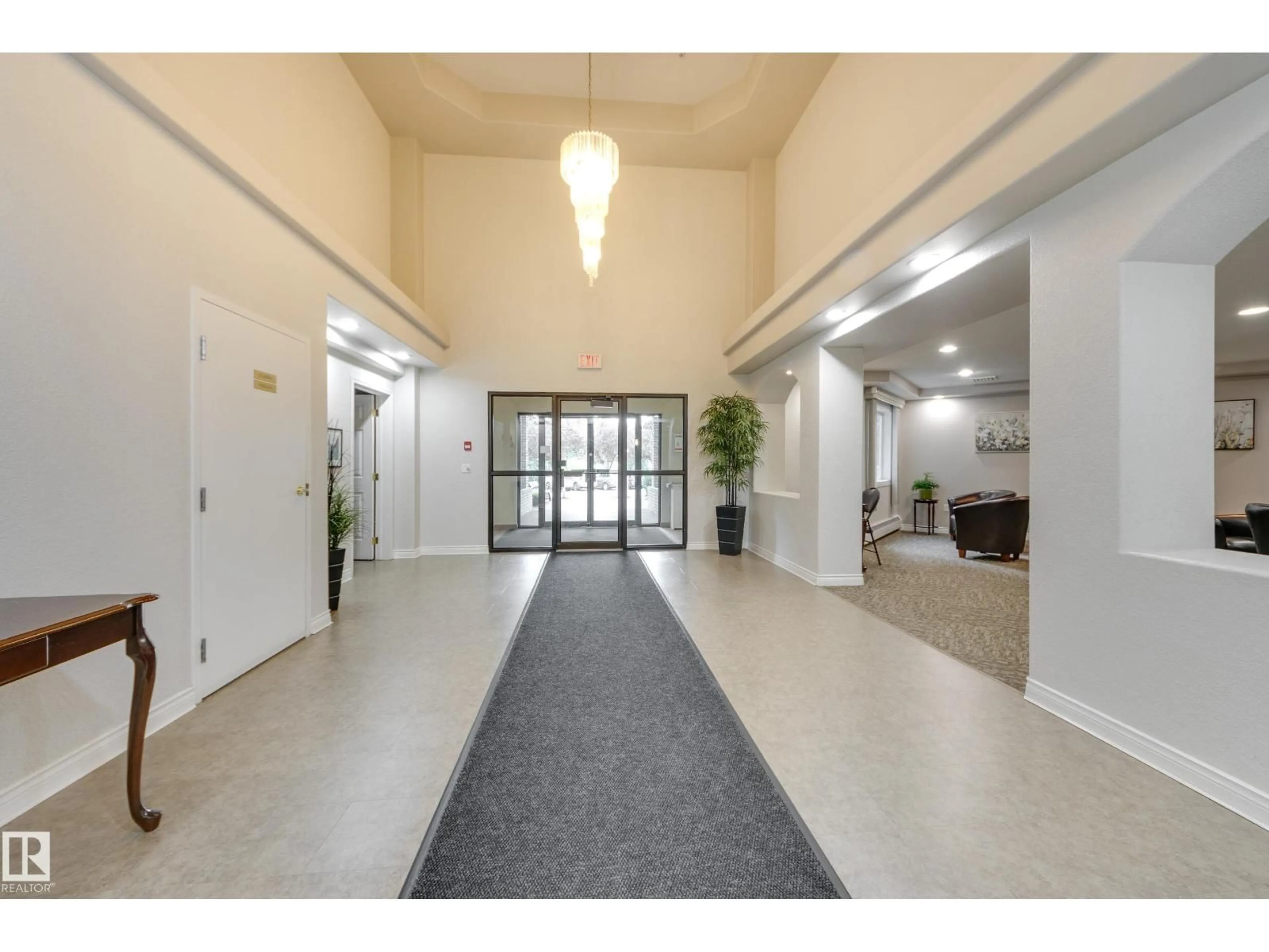 Indoor foyer for 70 - 412 CRYSTAL LN, Sherwood Park Alberta T8H1E6