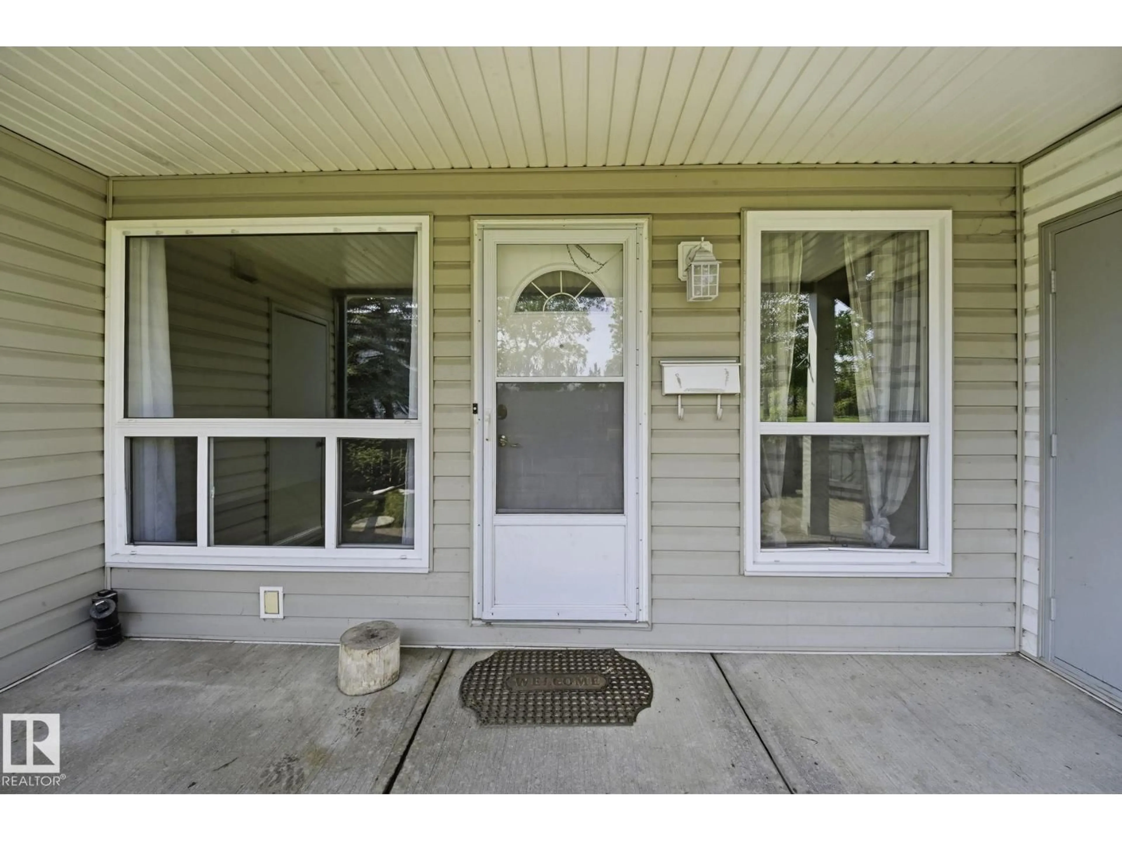 Indoor entryway for #123 - 2703 79 ST NW, Edmonton Alberta T6K3Z6