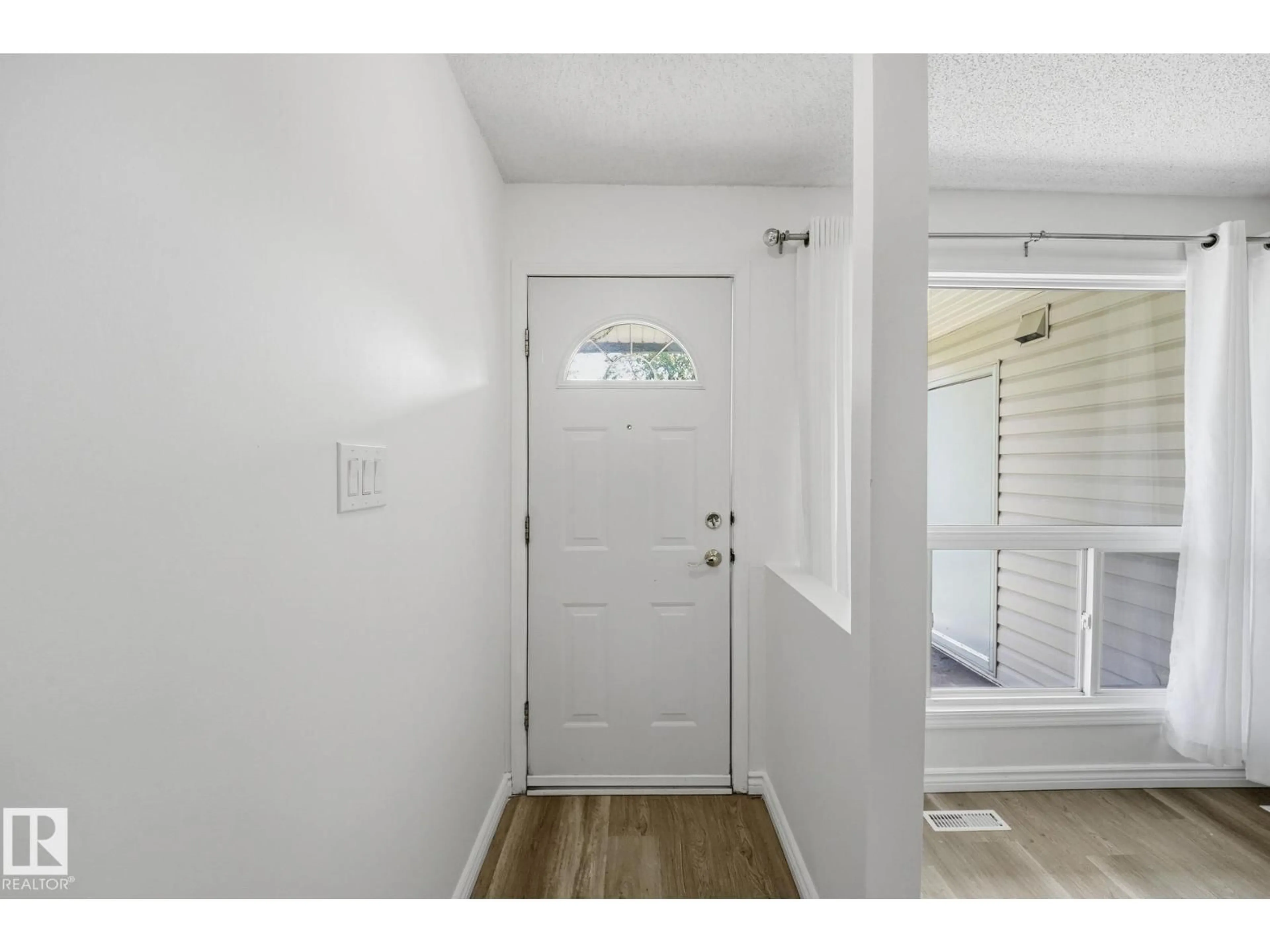 Indoor entryway for #123 - 2703 79 ST NW, Edmonton Alberta T6K3Z6