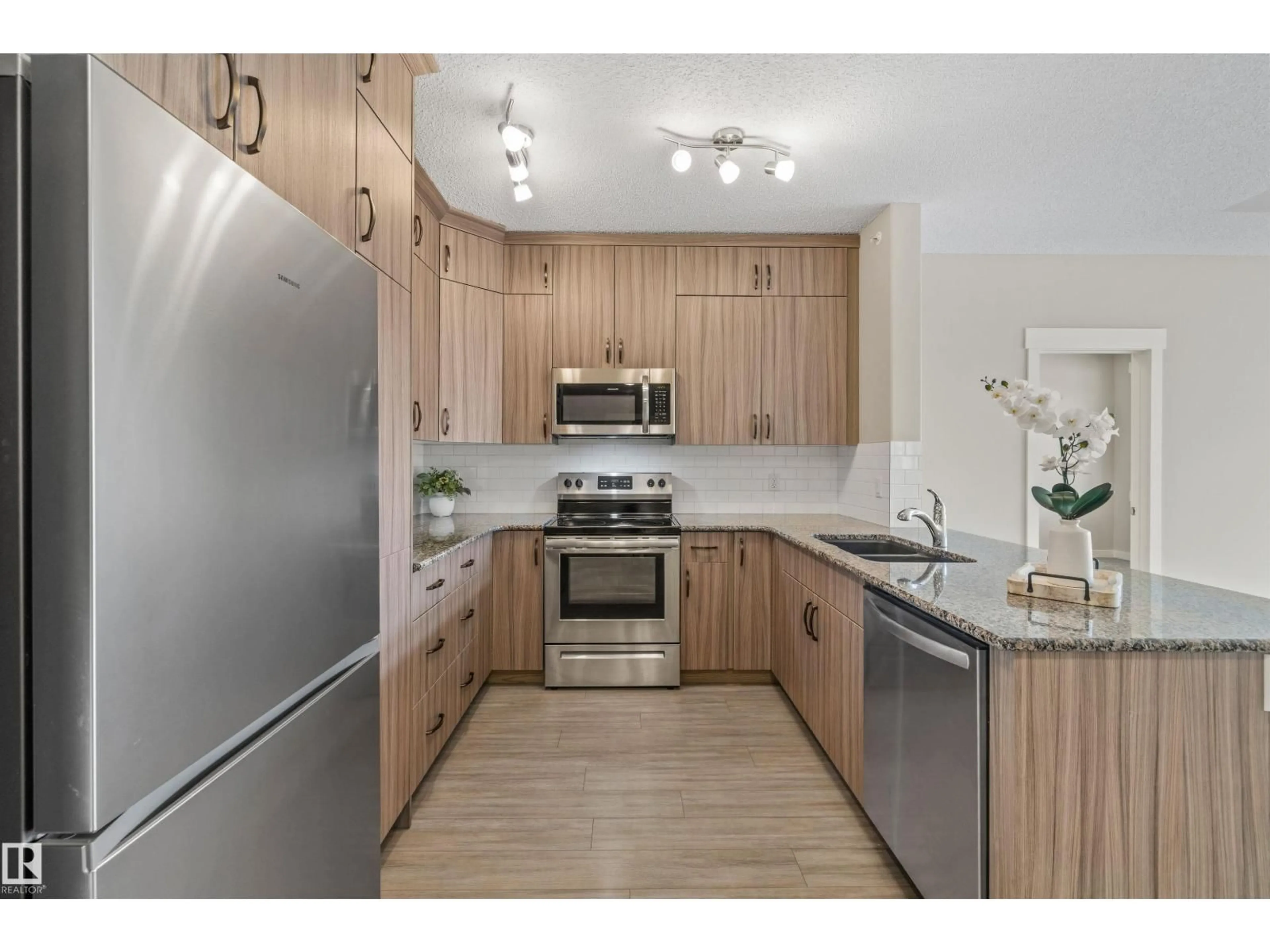 Standard kitchen, wood/laminate floor for #409 - 511 QUEEN ST, Spruce Grove Alberta T7X0G4