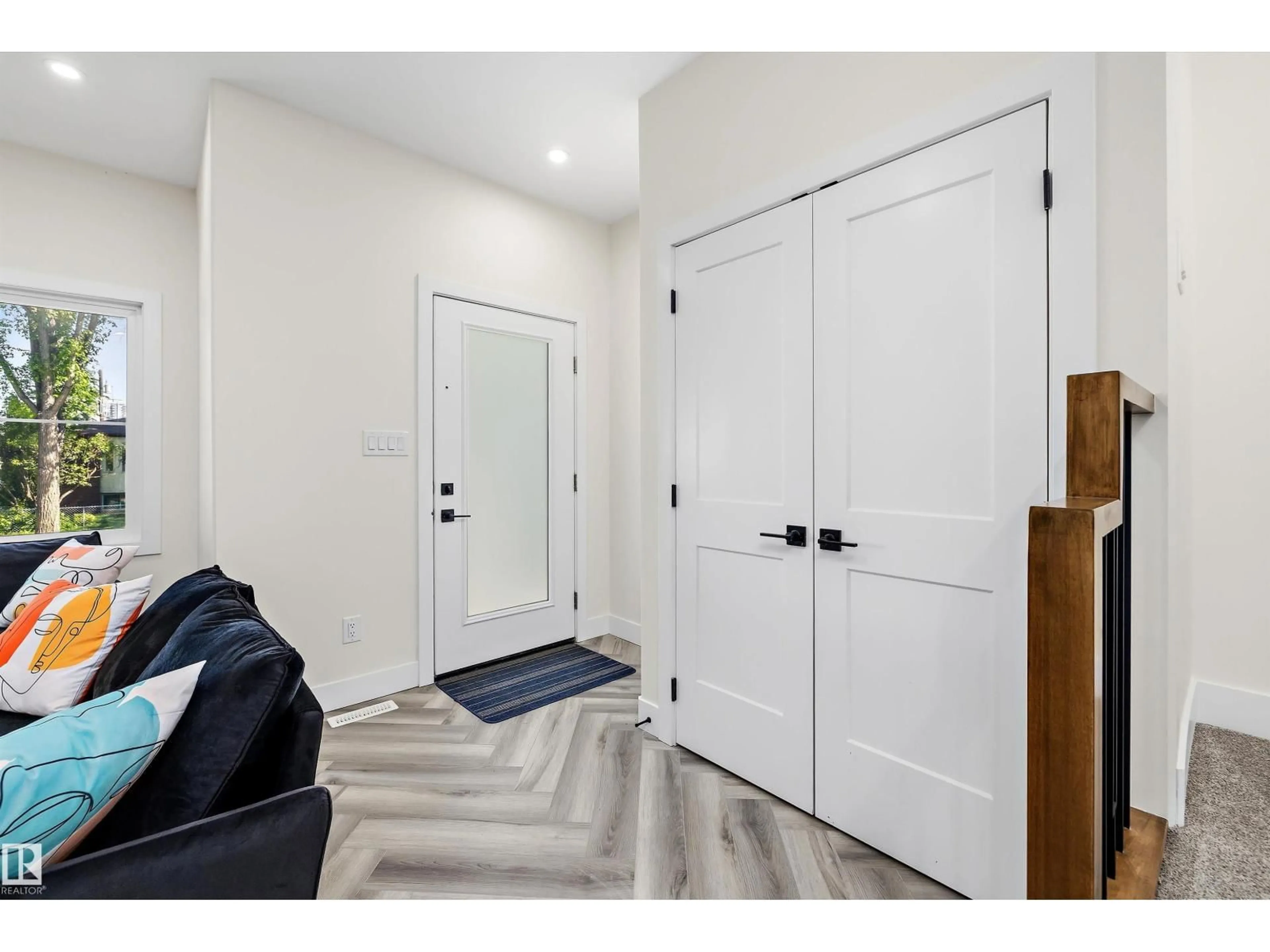 Indoor entryway for 8319 81 AV, Edmonton Alberta T6C0W1