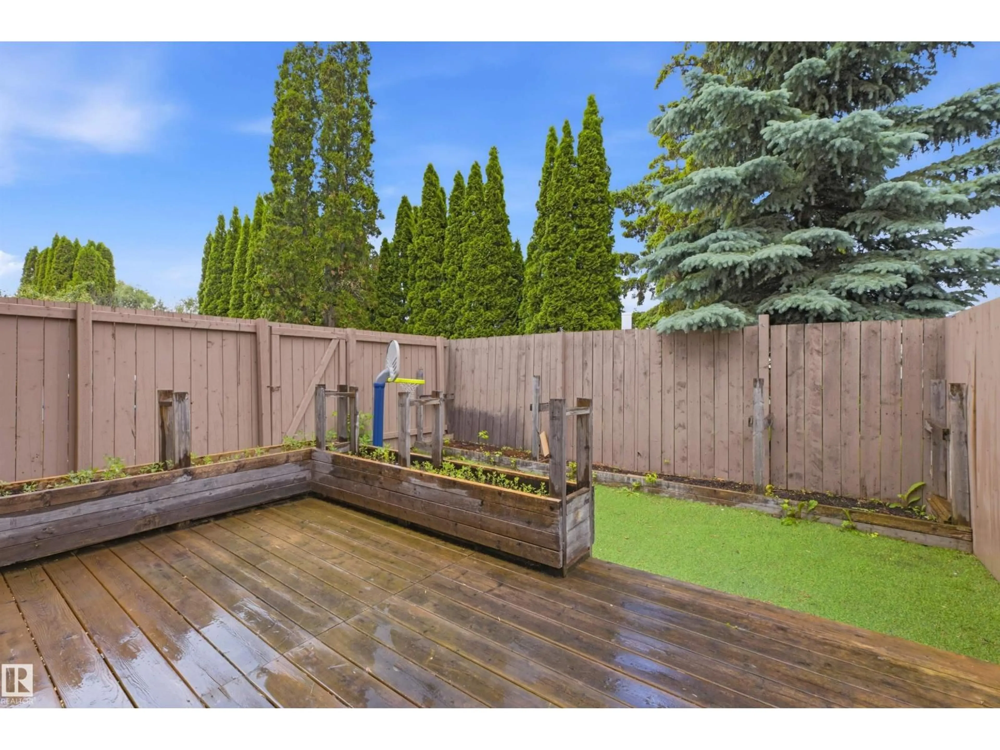 Patio, unknown for 2345 139 AV, Edmonton Alberta T5Y1S1