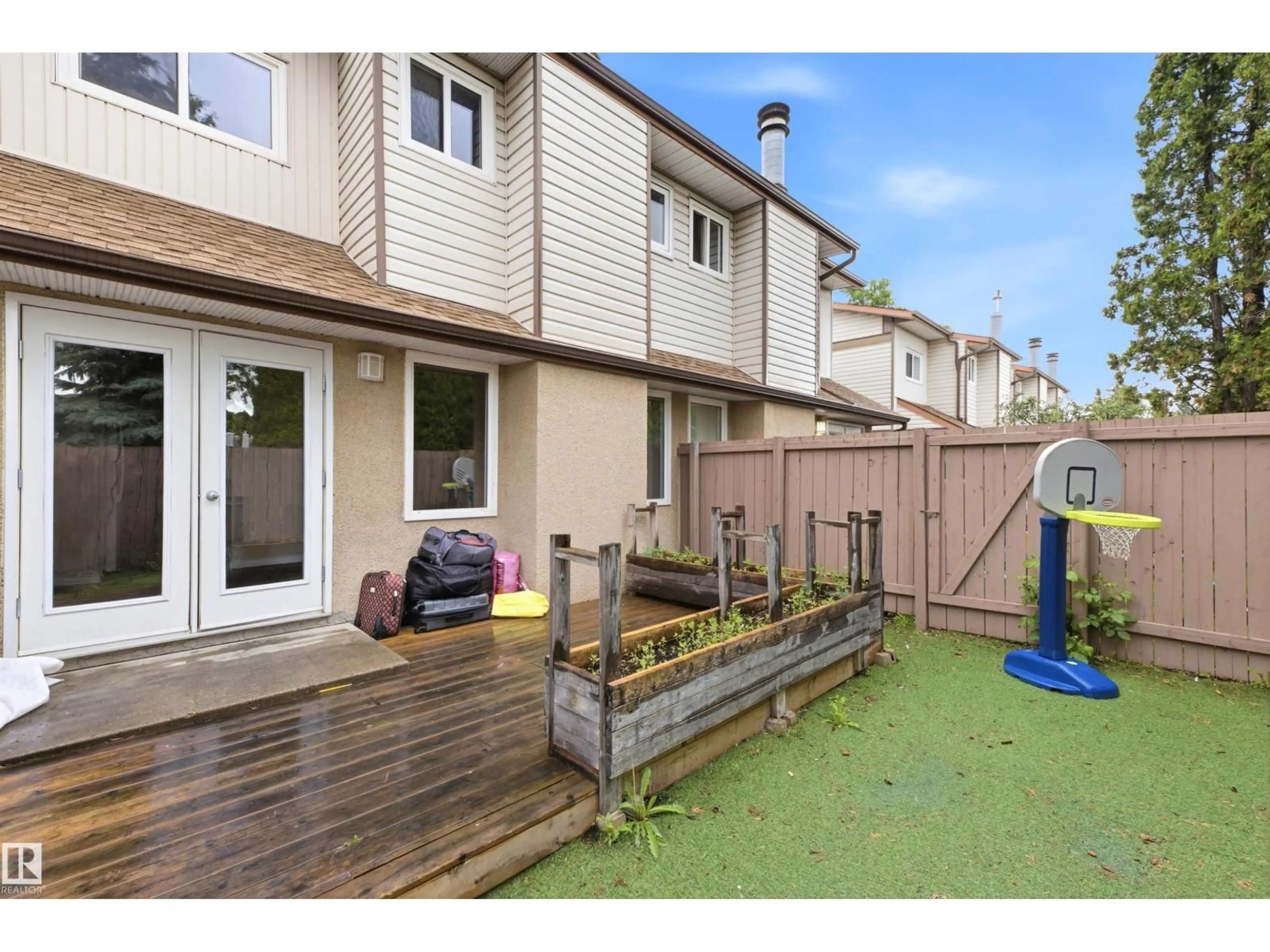 Patio, street for 2345 139 AV, Edmonton Alberta T5Y1S1