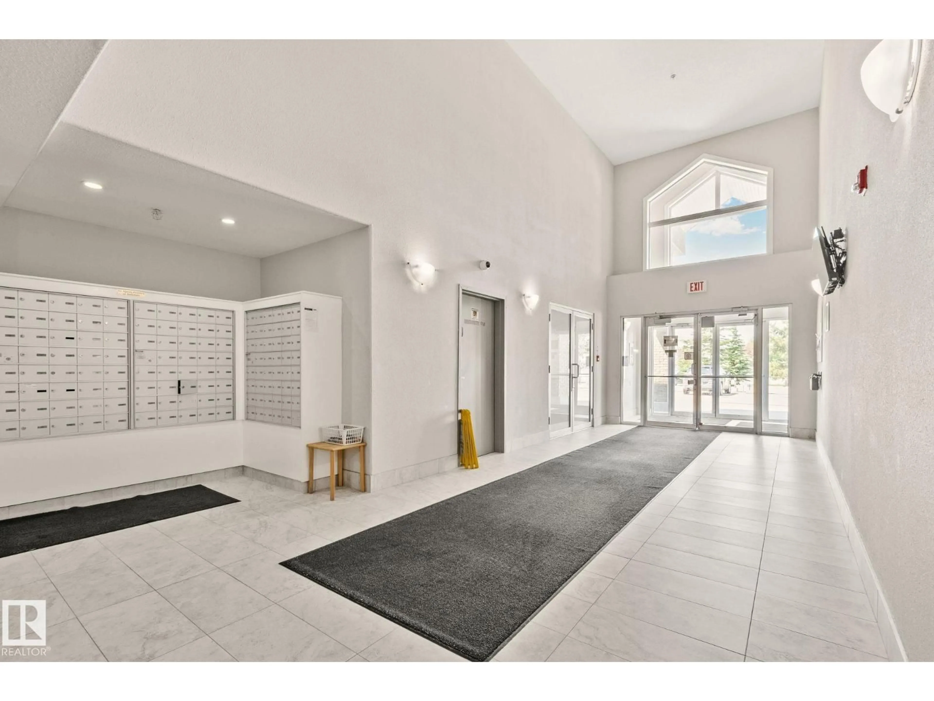 Indoor foyer for #209 - 240 SPRUCE RIDGE RD, Spruce Grove Alberta T7X0G5