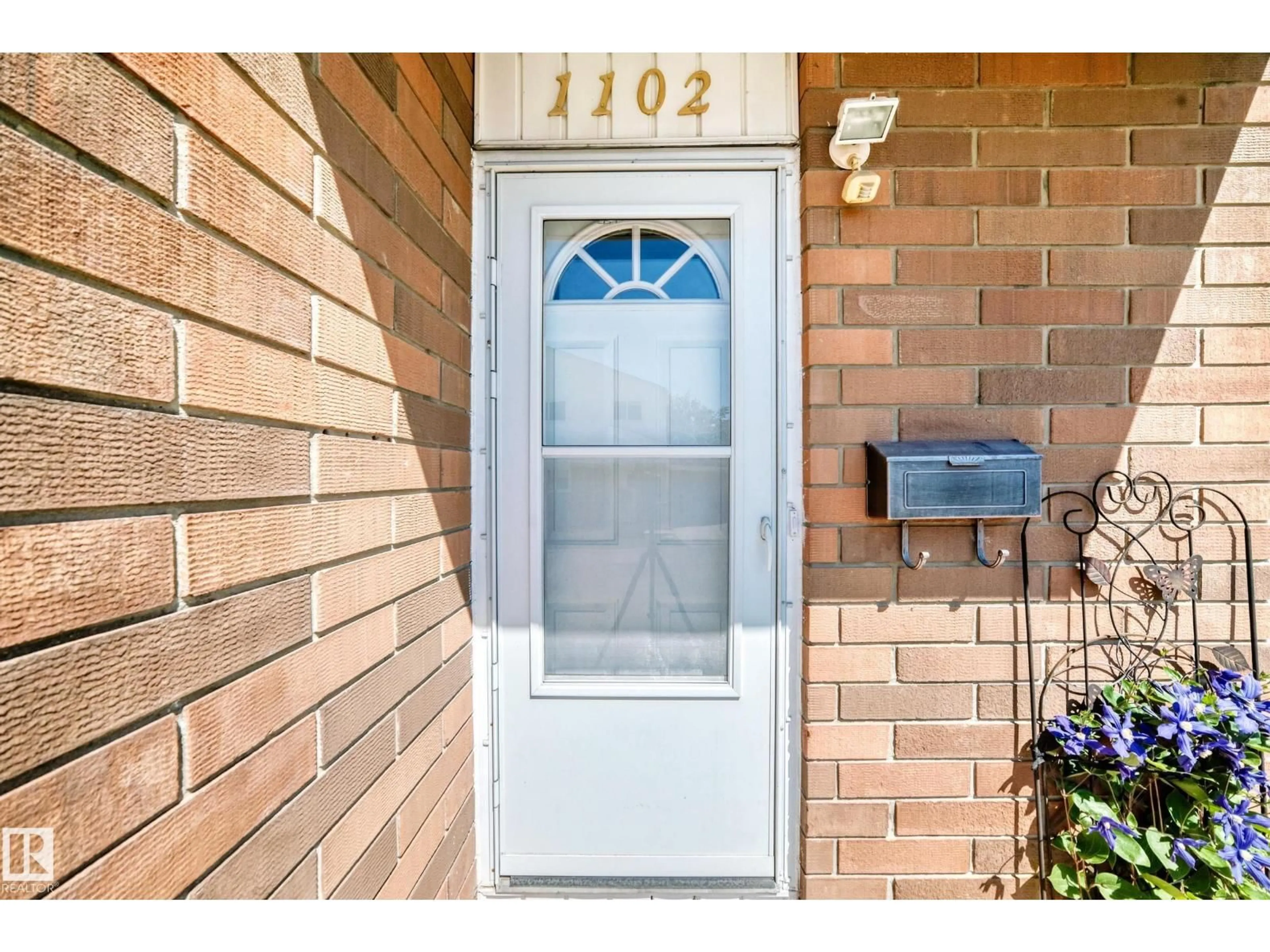 Indoor entryway for 1102 MILLBOURNE RD E NW, Edmonton Alberta T6K1W1