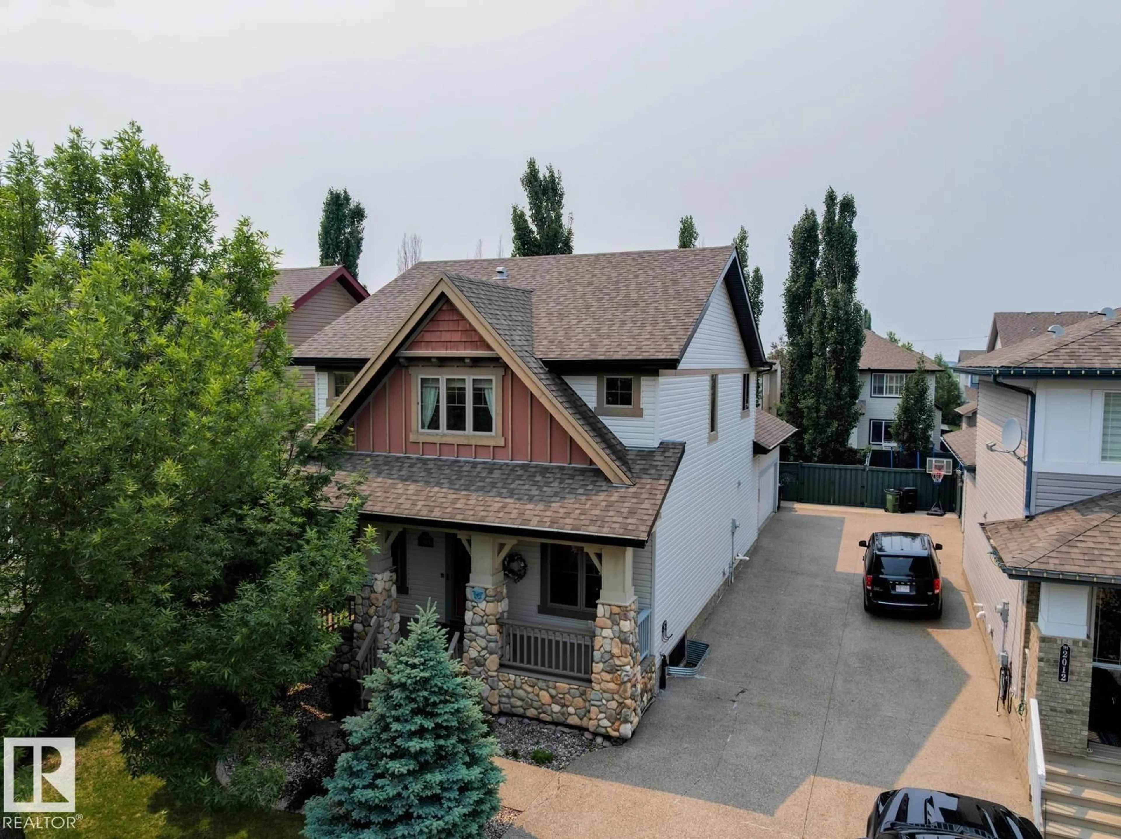 A pic from outside/outdoor area/front of a property/back of a property/a pic from drone, street for 2016 125 ST, Edmonton Alberta T6W0A4