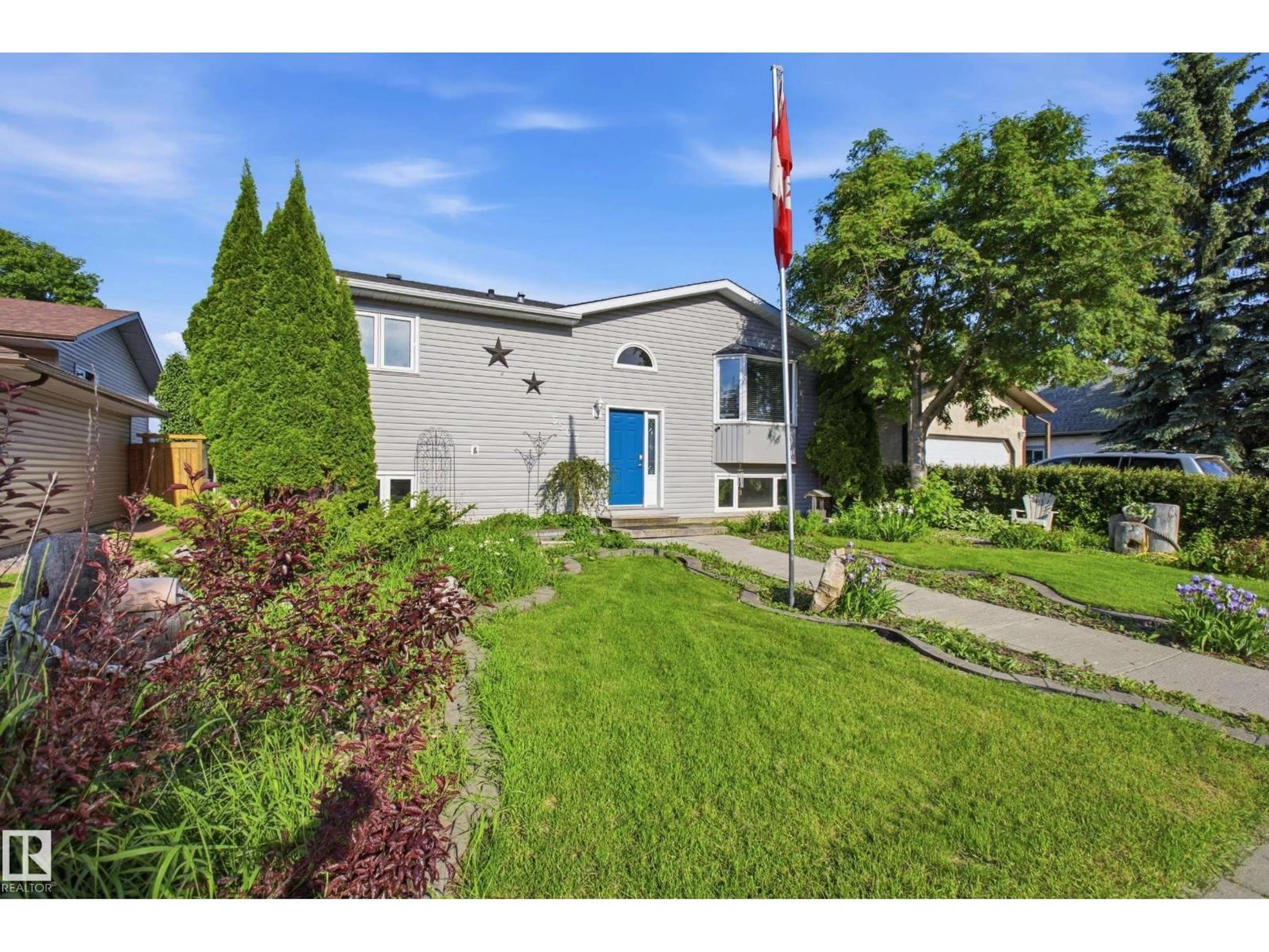 A pic from outside/outdoor area/front of a property/back of a property/a pic from drone, street for 5507 47 ST, Stony Plain Alberta T7Z1E2