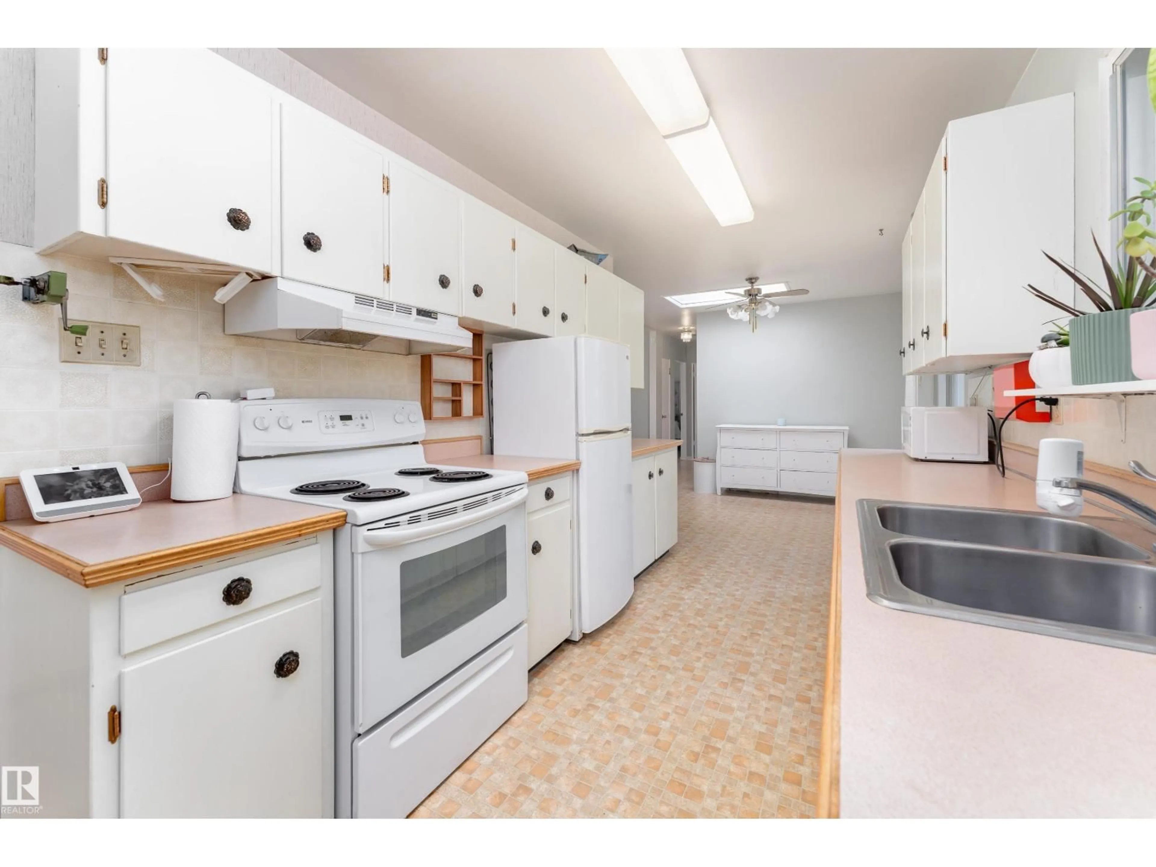 Standard kitchen, unknown for 947 ALDER AV, Sherwood Park Alberta T8A1V7