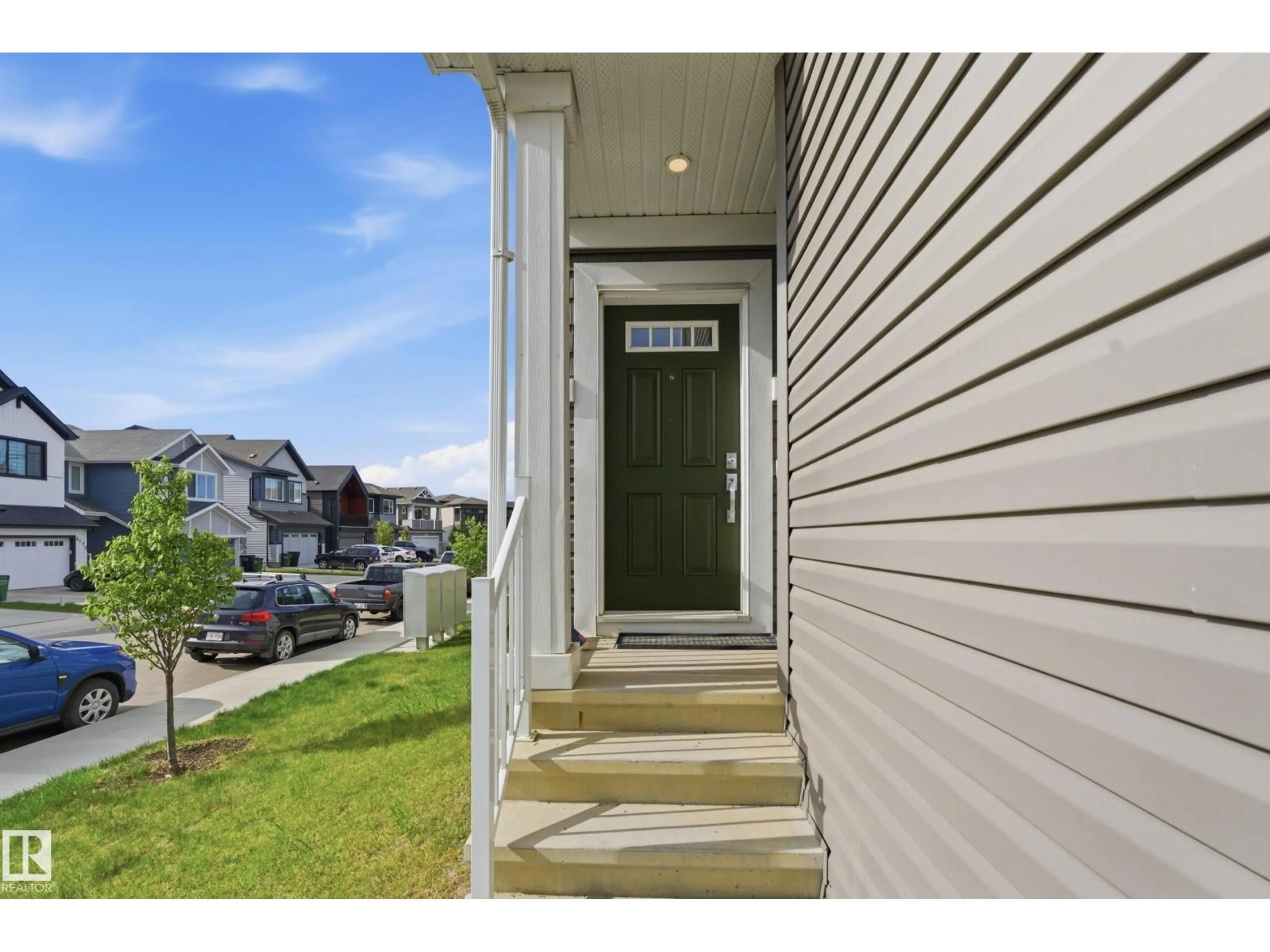 Indoor entryway for SW SW - 3888 CHRUSTAWKA PL, Edmonton Alberta T6W5B2