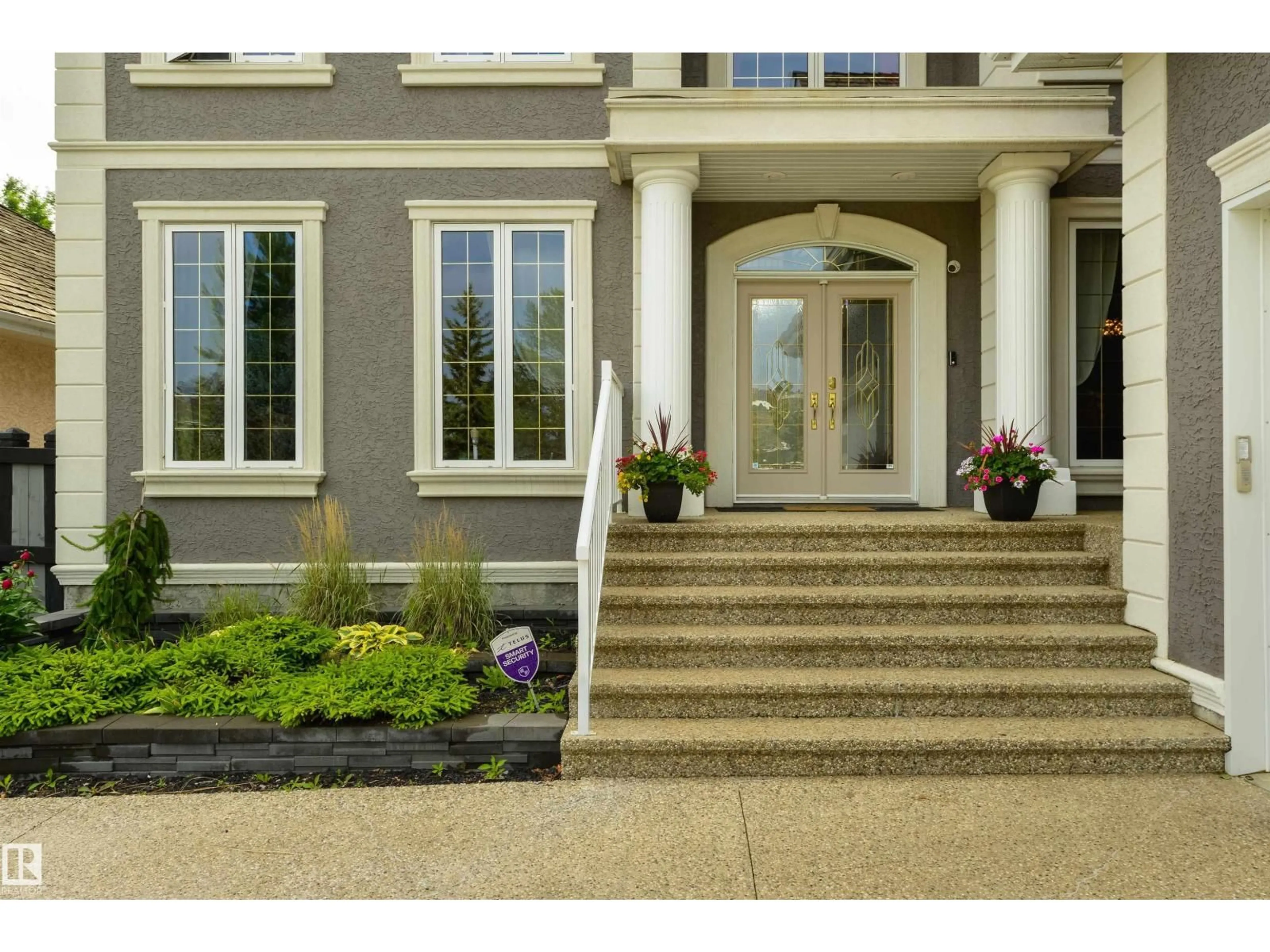 Indoor entryway for 727 HETU LN, Edmonton Alberta T6R2W9