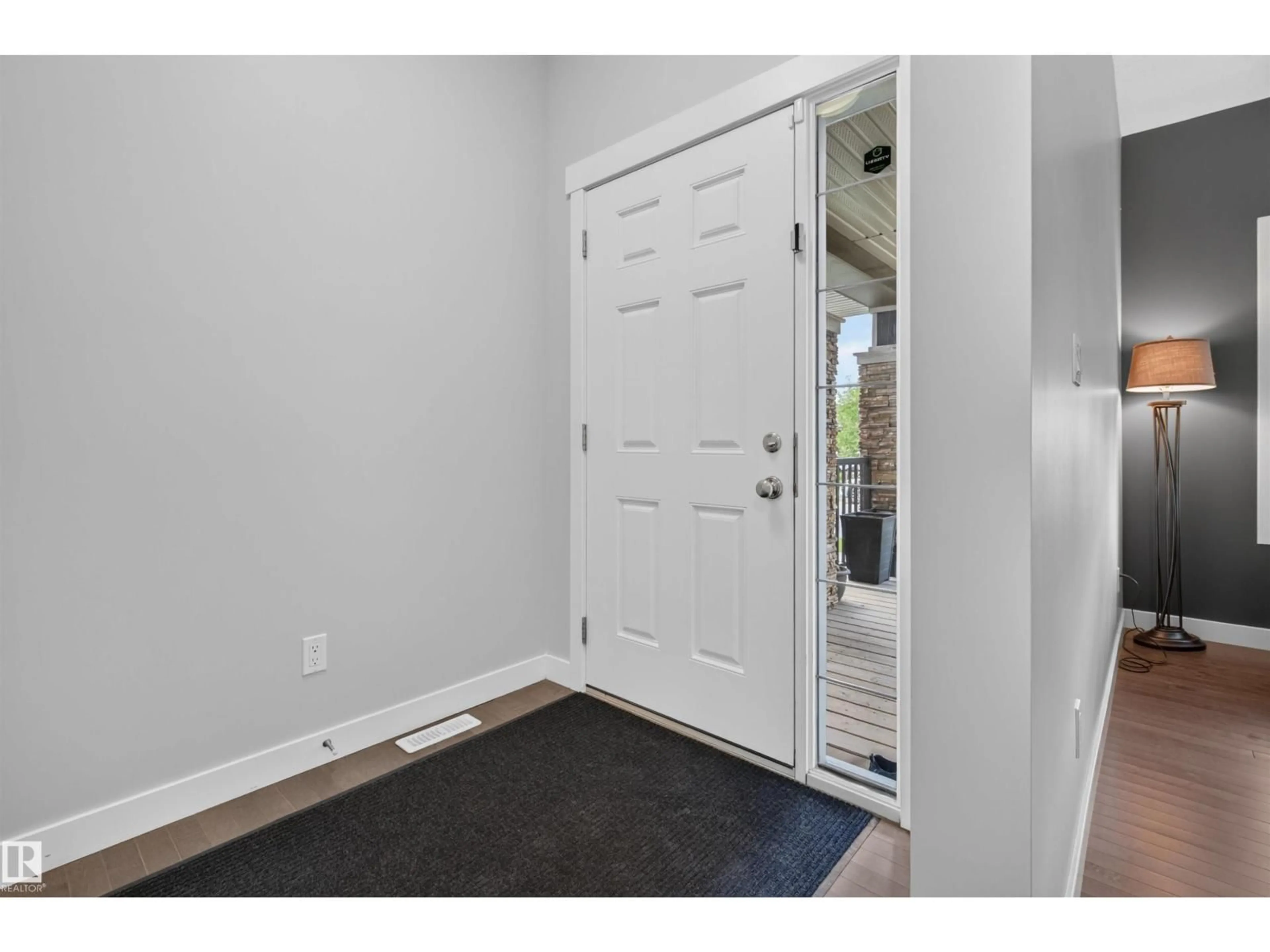 Indoor entryway for 1541 SECORD RD, Edmonton Alberta T5T7B4