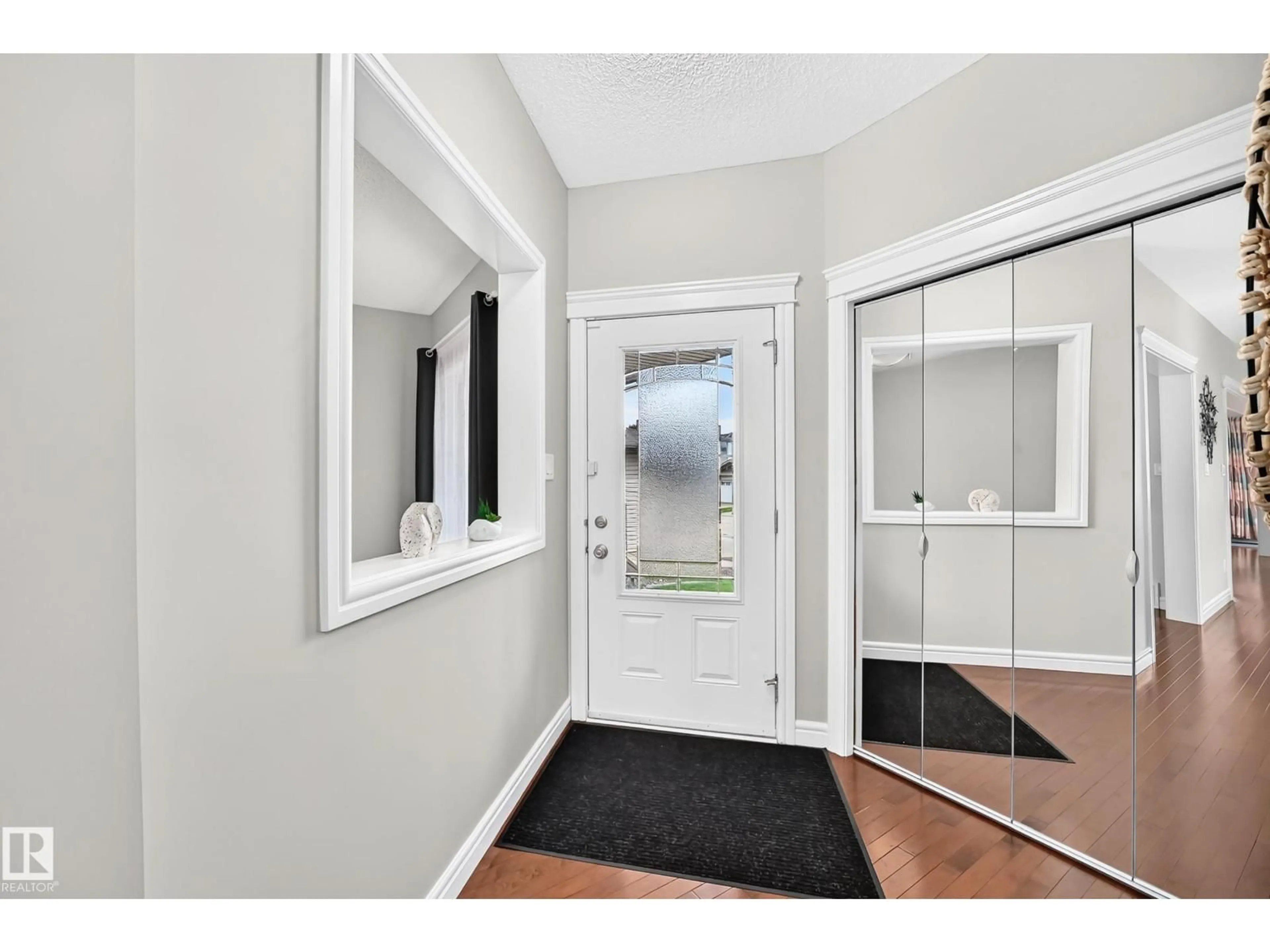 Indoor entryway for SW - 1330 114B ST, Edmonton Alberta T6W0G7