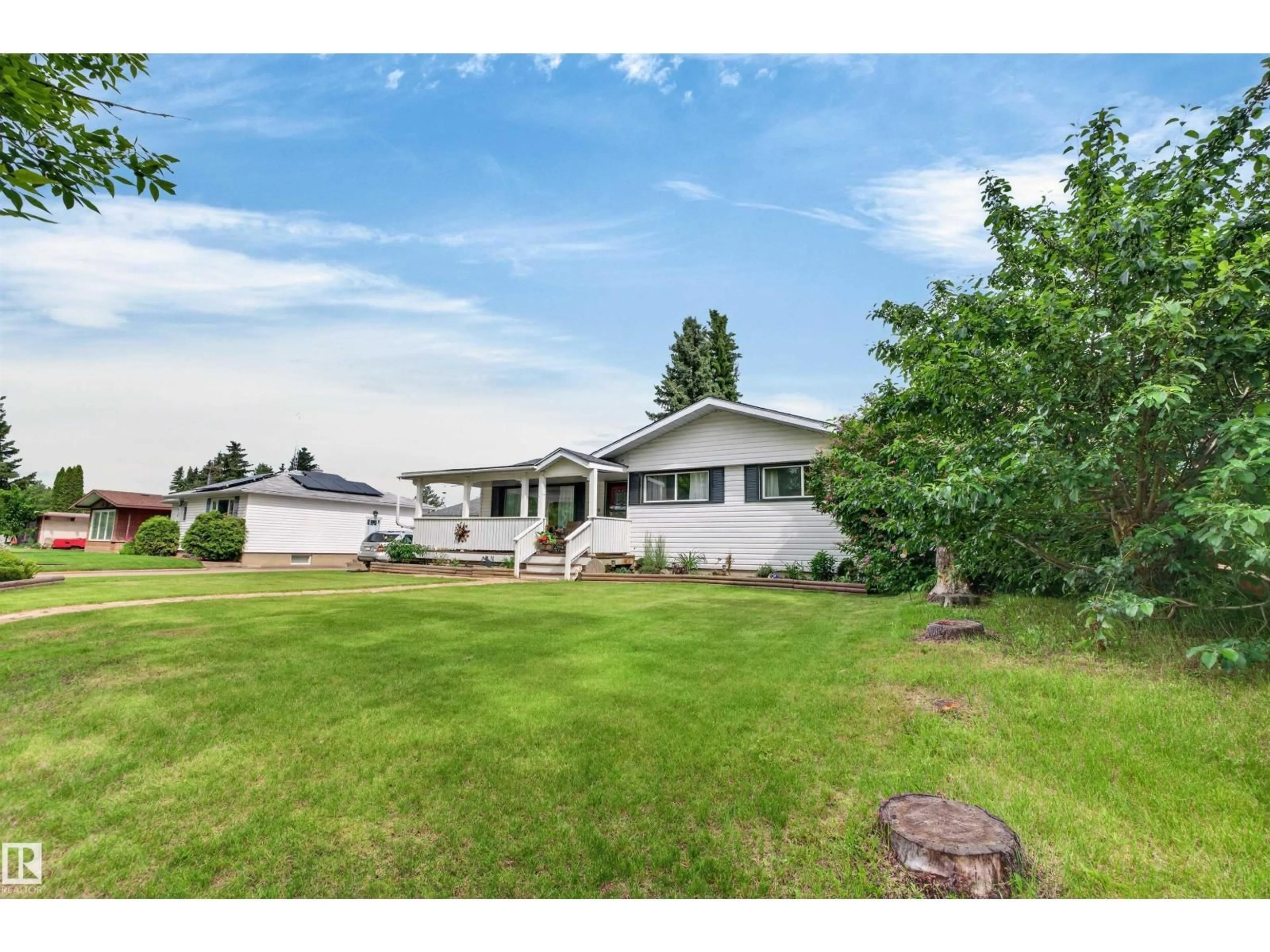 A pic from outside/outdoor area/front of a property/back of a property/a pic from drone, unknown for 4606 52 AV, Smoky Lake Town Alberta T0A3C0
