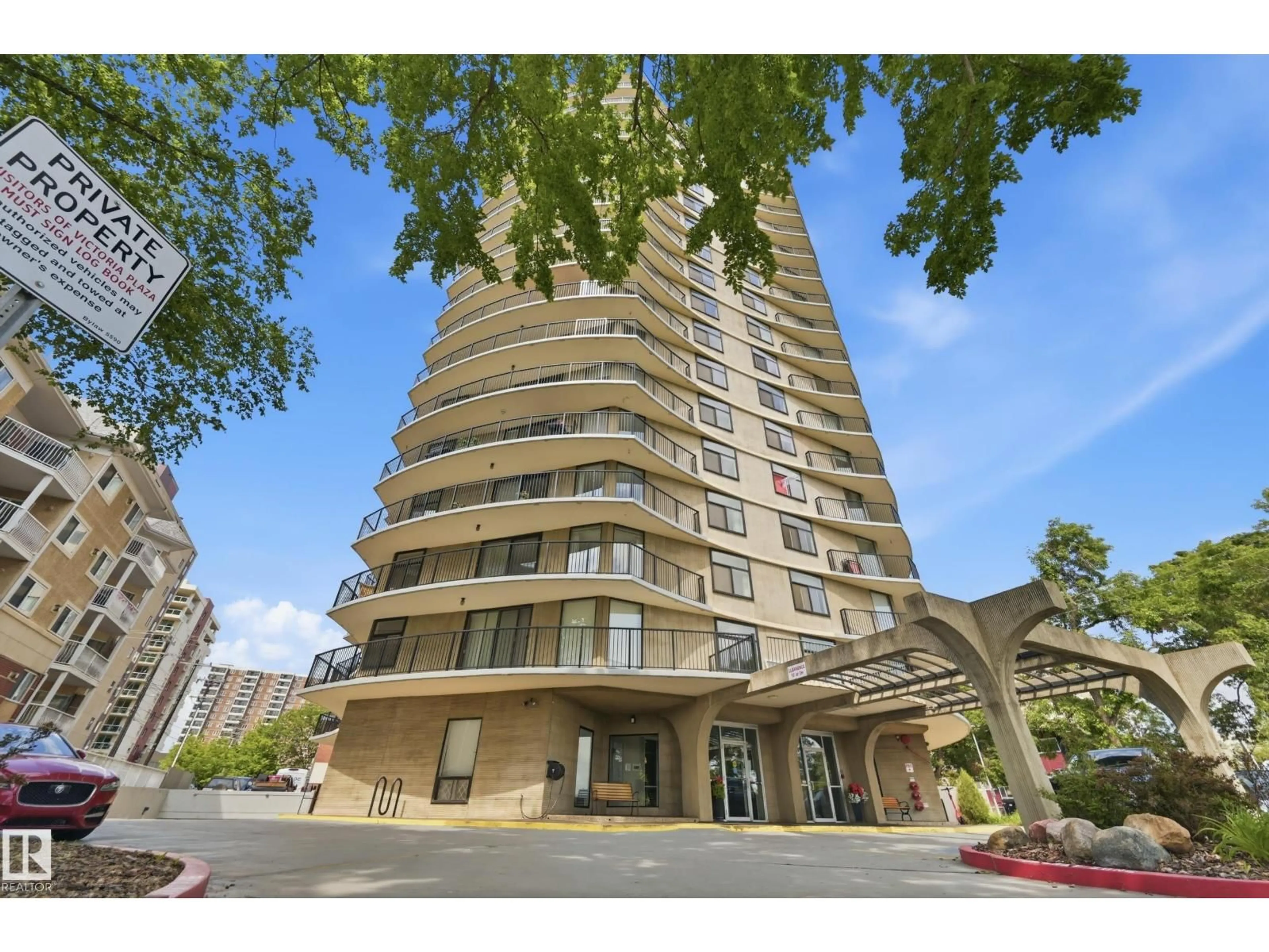 Indoor foyer for 504 - 11710 100 AV, Edmonton Alberta T5K2G3