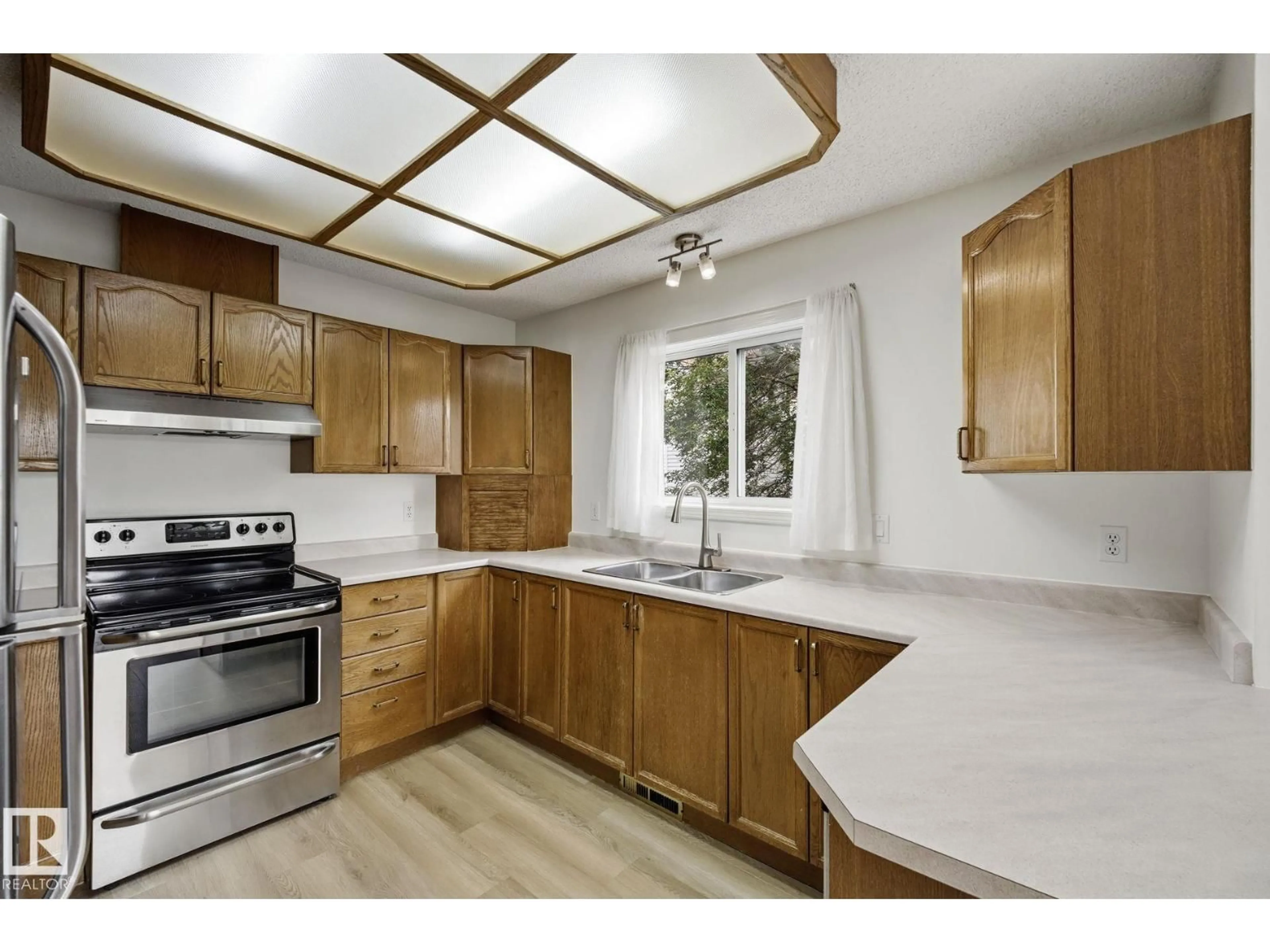 Standard kitchen, unknown for #8 - 10 DEVON CL, St. Albert Alberta T8N6B6