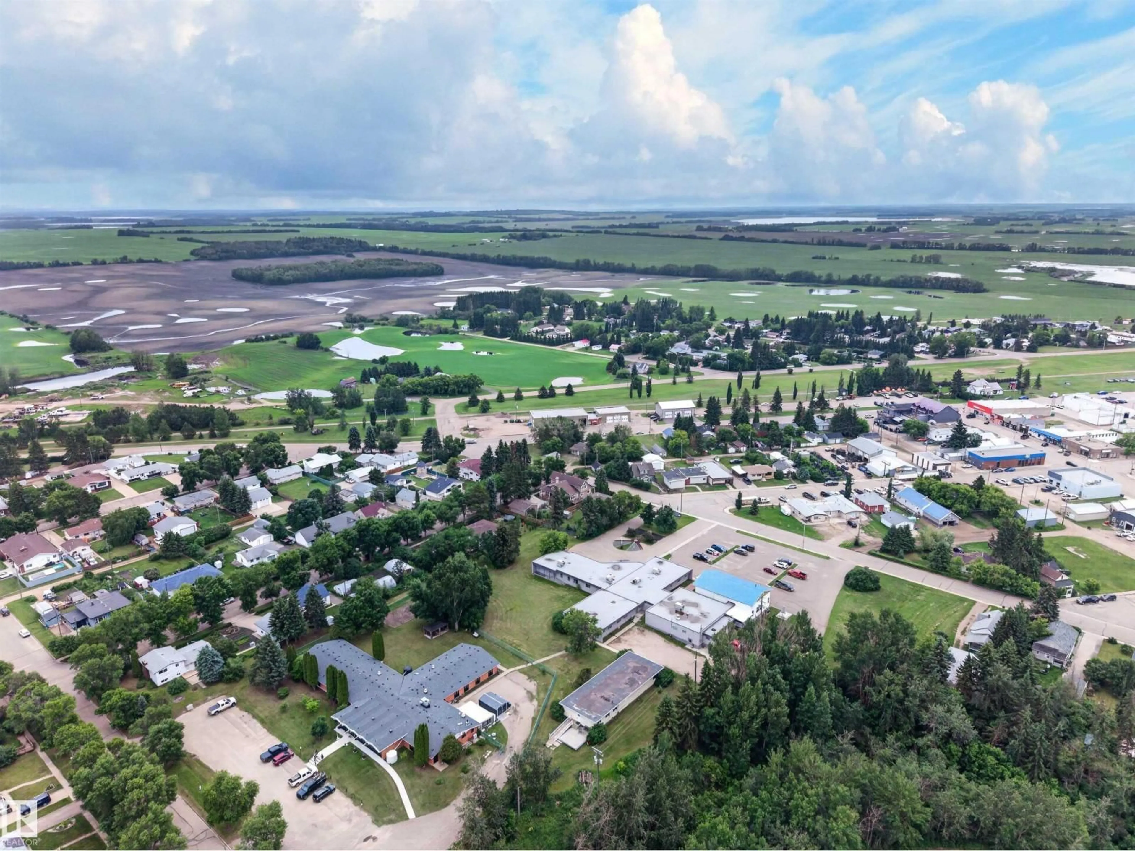 A pic from outside/outdoor area/front of a property/back of a property/a pic from drone, water/lake/river/ocean view for 5012 46 ST, Smoky Lake Town Alberta T0A3C0
