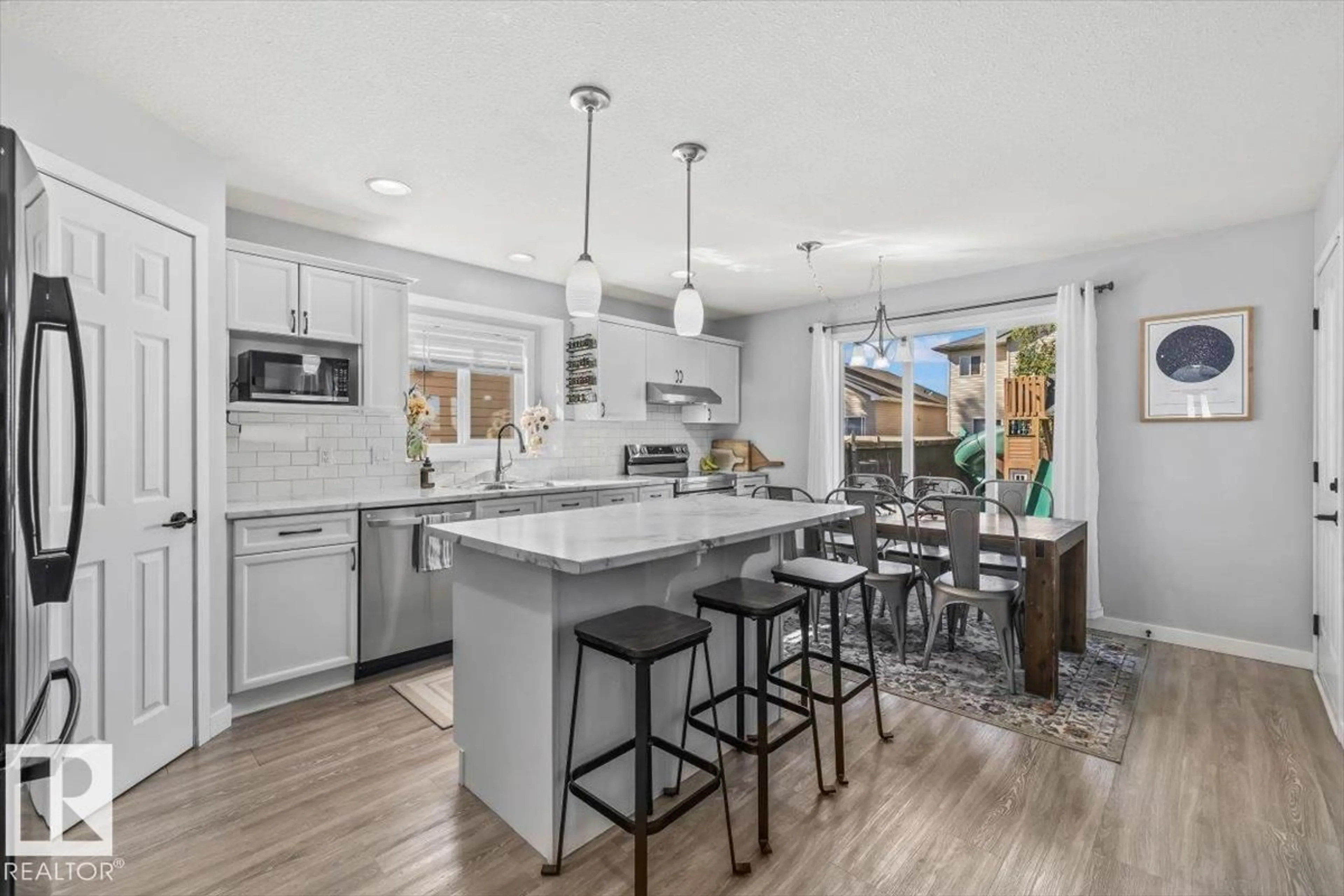 Open concept kitchen, ceramic/tile floor for 9722 87 ST, Morinville Alberta T8R1V2