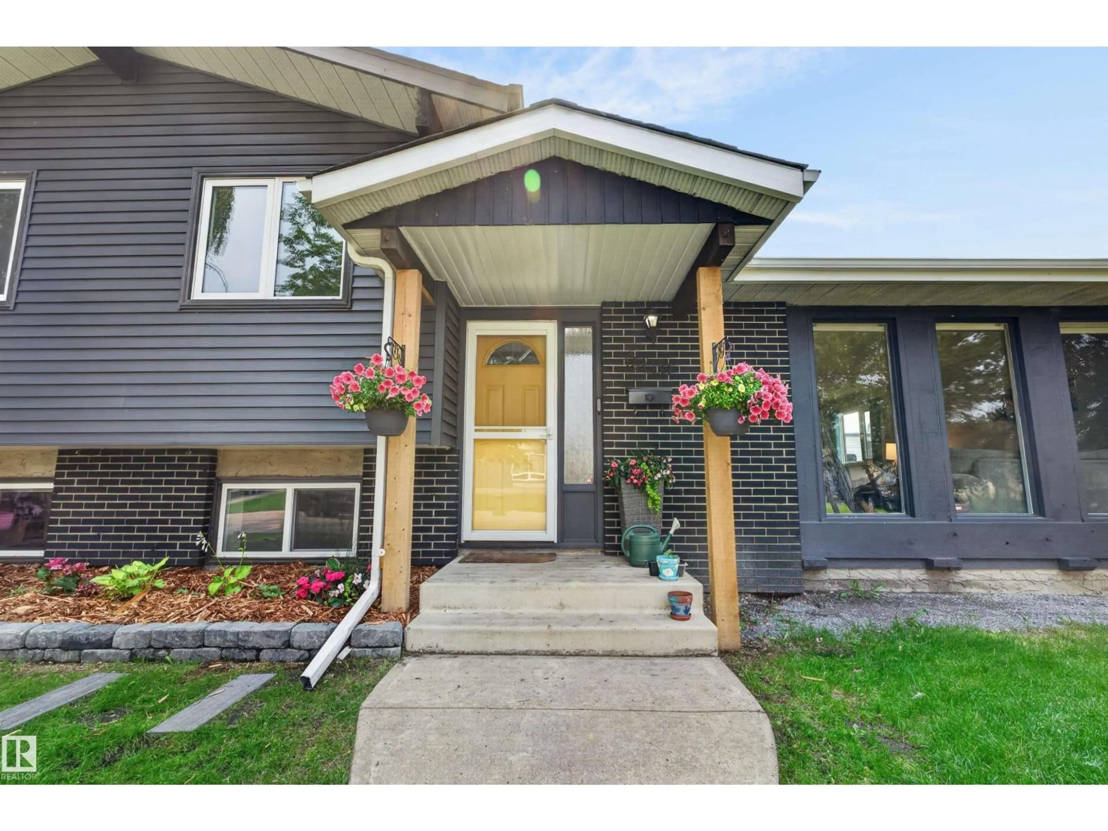 Home with vinyl exterior material, street for 9410 80 ST, Fort Saskatchewan Alberta T8L3P8