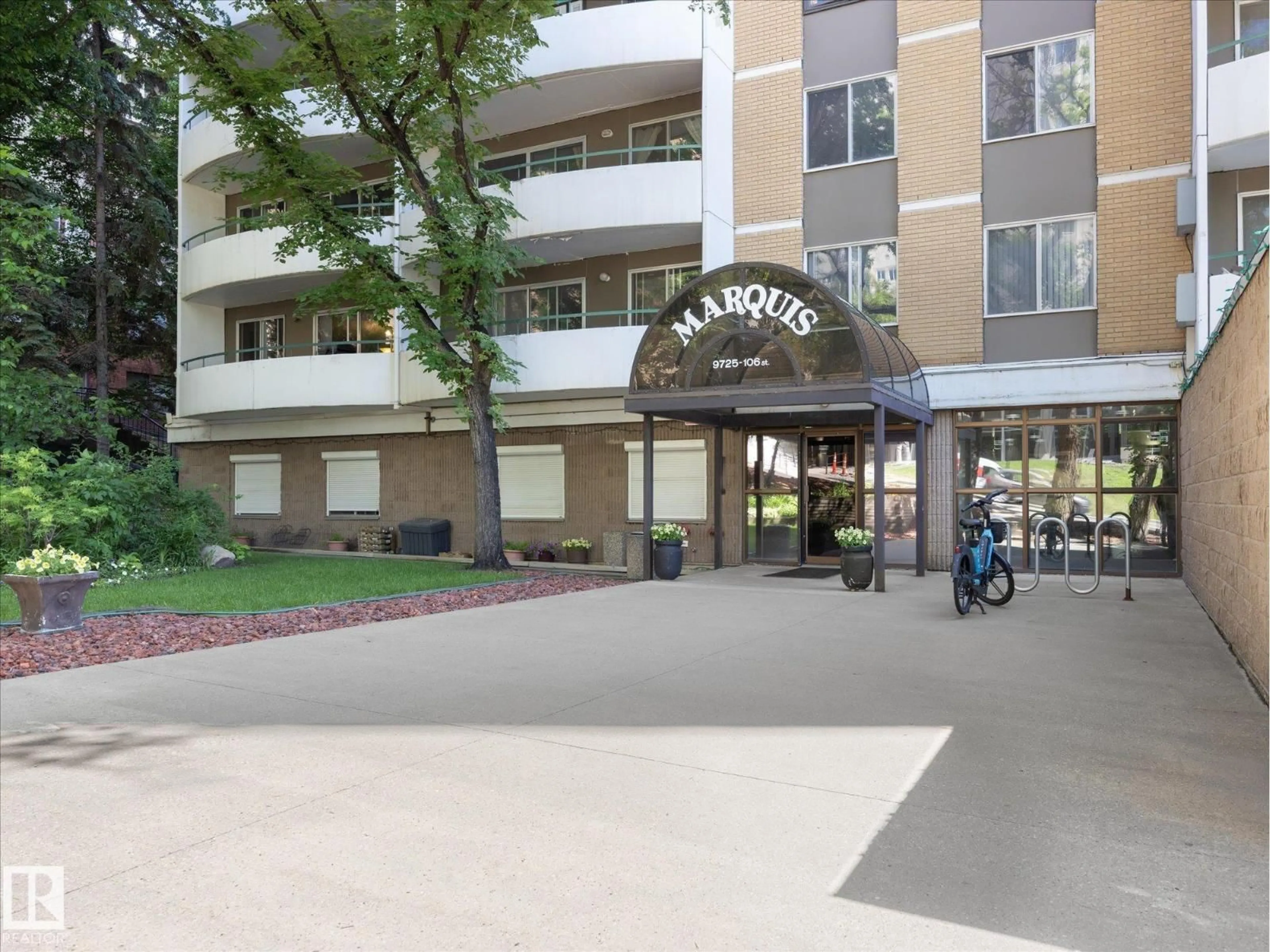 Indoor foyer for #1601 - 9725 106 ST, Edmonton Alberta T5K1B5