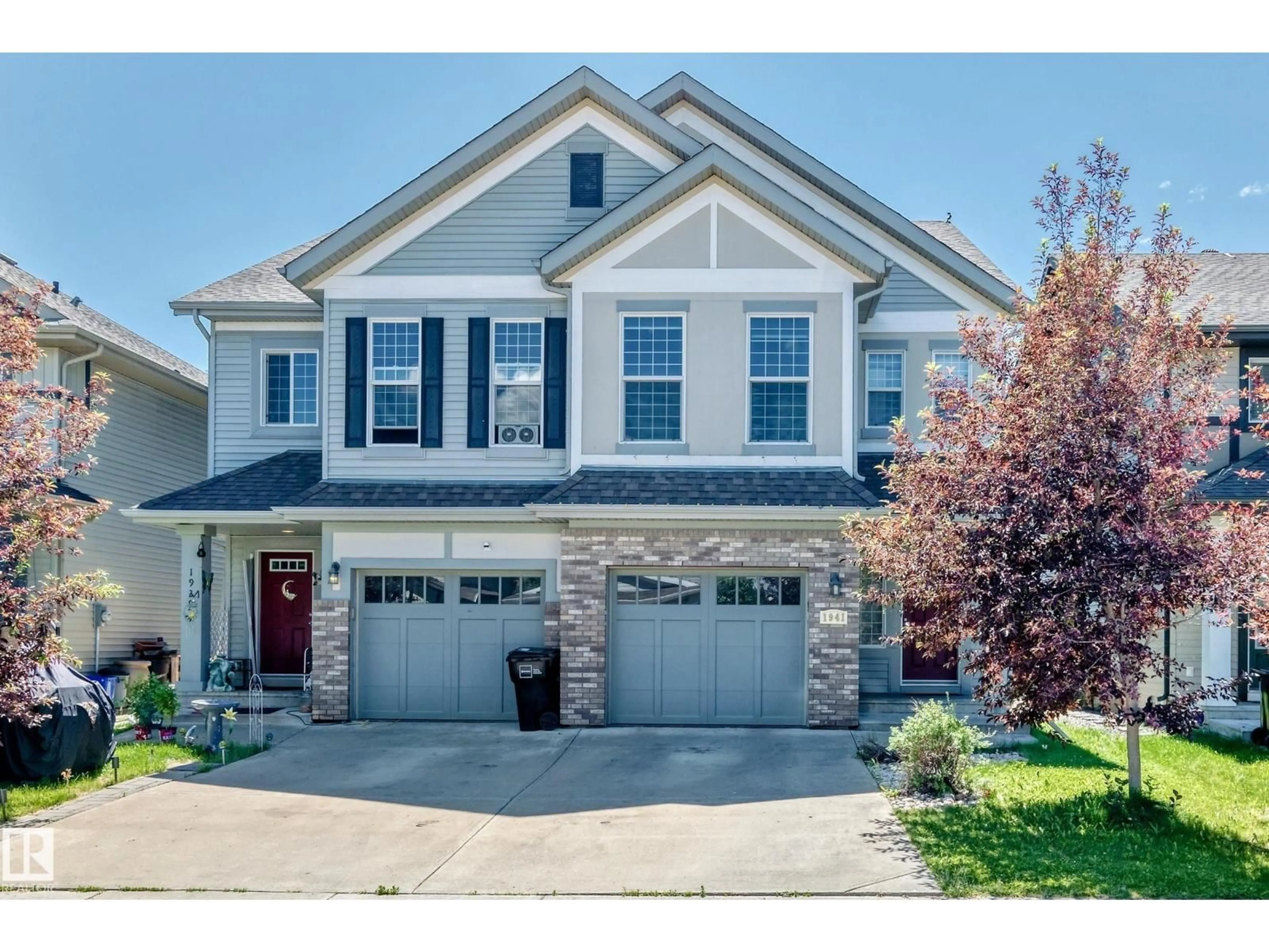 Home with vinyl exterior material, street for 1941 CHAPMAN RD, Edmonton Alberta T6W0Y7