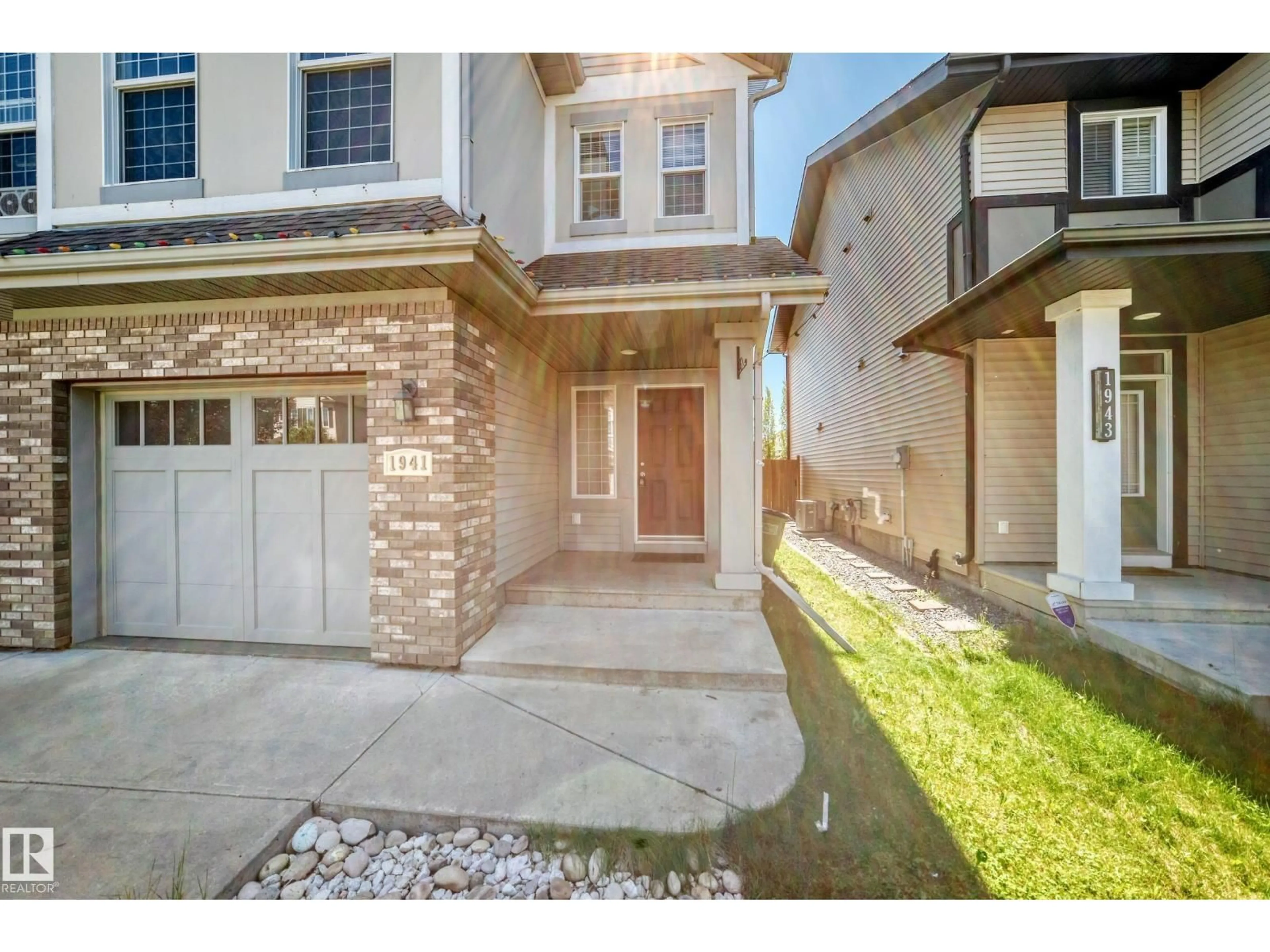 Indoor entryway for 1941 CHAPMAN RD, Edmonton Alberta T6W0Y7