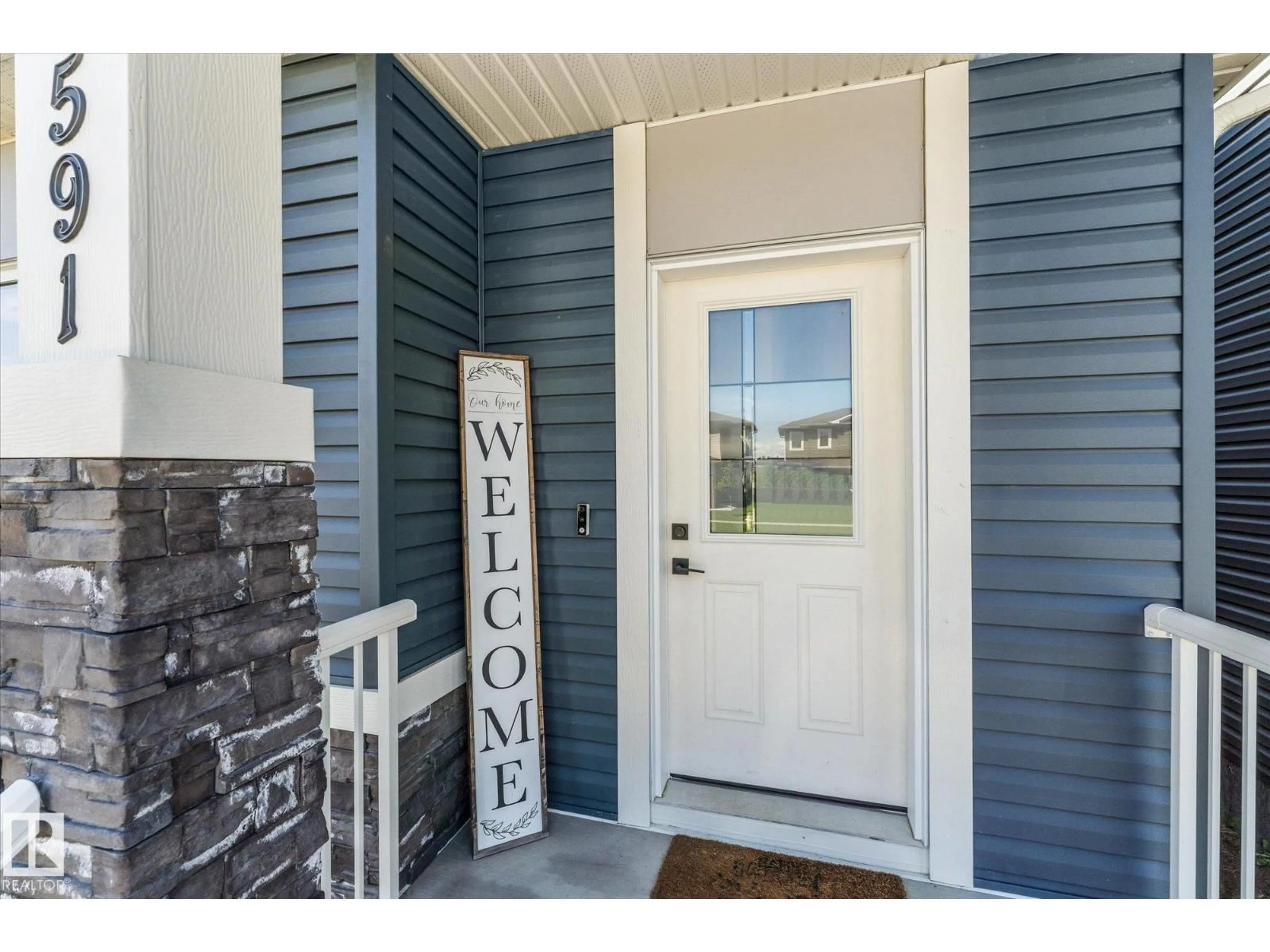 Indoor entryway for 591 MEADOWVIEW DR, Fort Saskatchewan Alberta T8L0X1