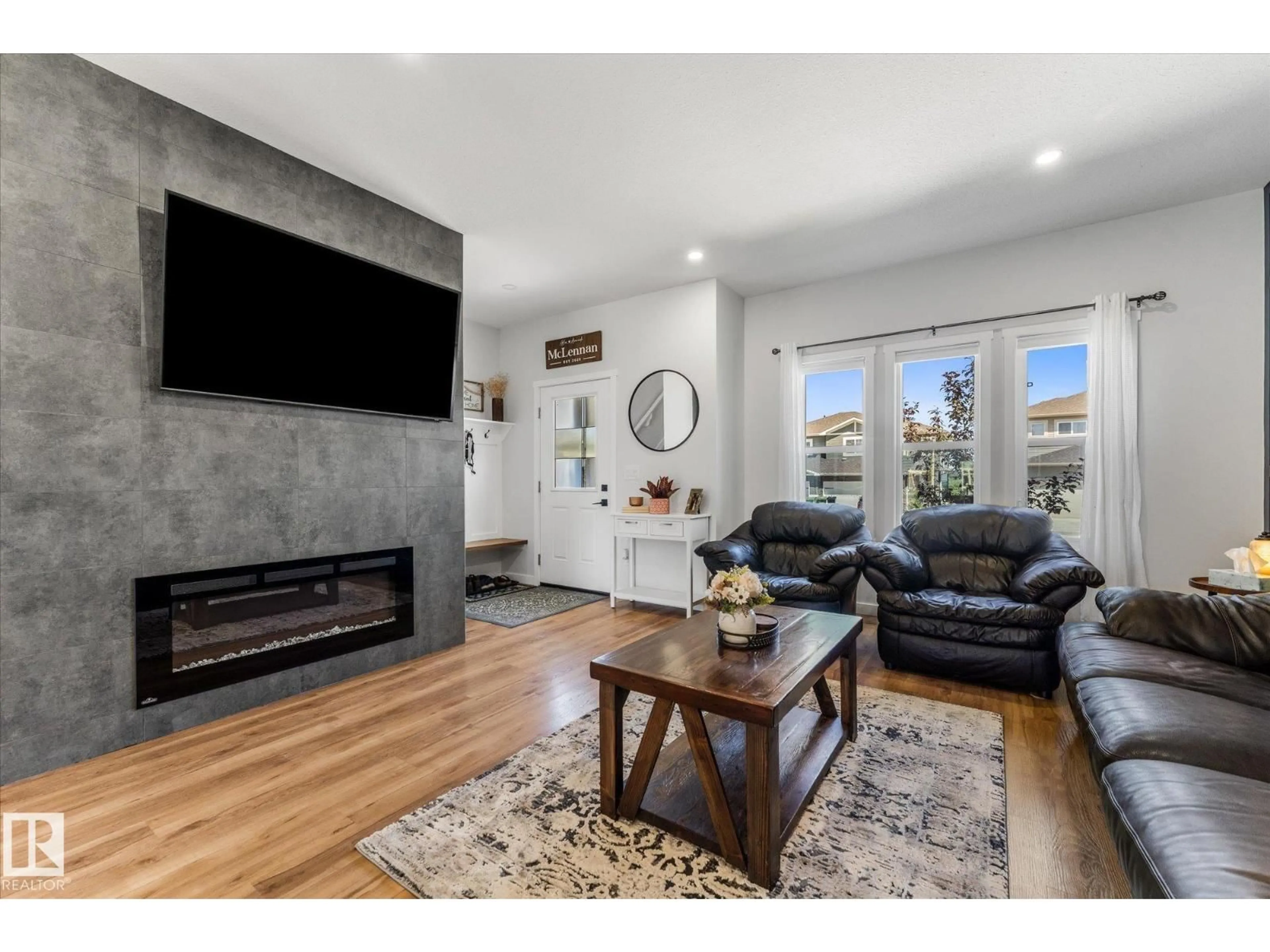 Living room with furniture, unknown for 591 MEADOWVIEW DR, Fort Saskatchewan Alberta T8L0X1