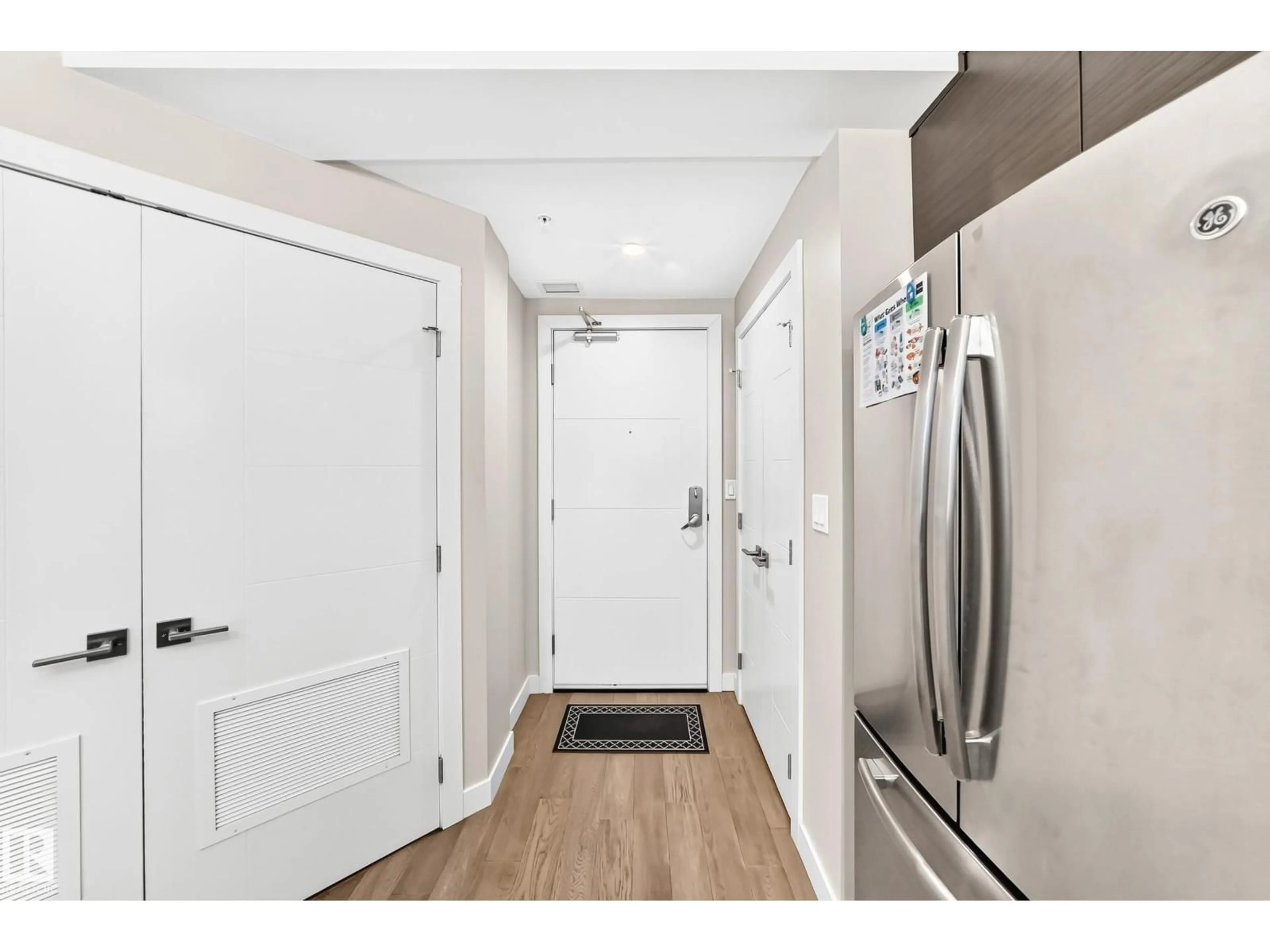 Indoor entryway for #103 - 11710 87 AV, Edmonton Alberta T6G0Y3