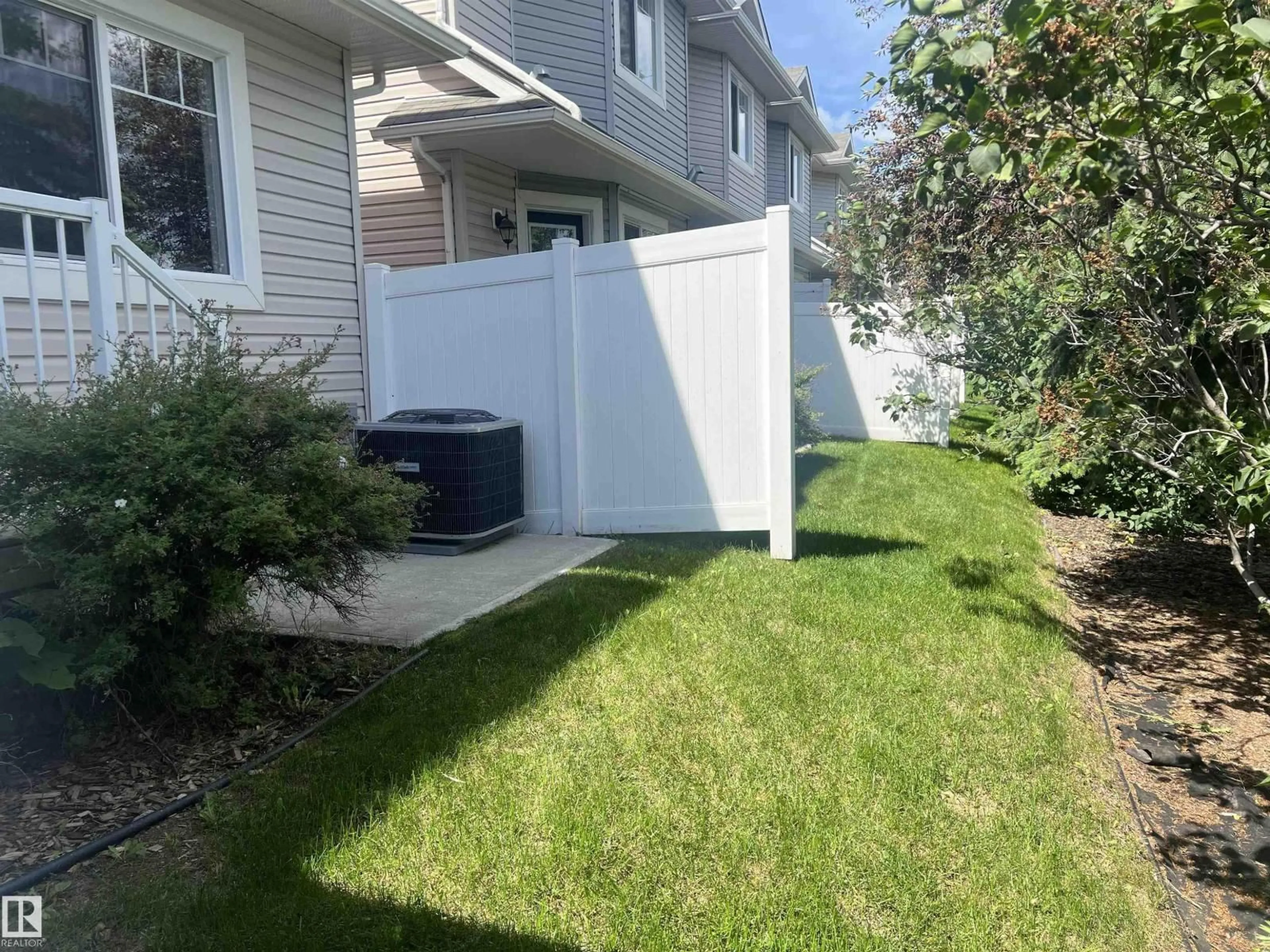 Patio, street for 18 - 6032 38 AV NW, Edmonton Alberta T6L0A4