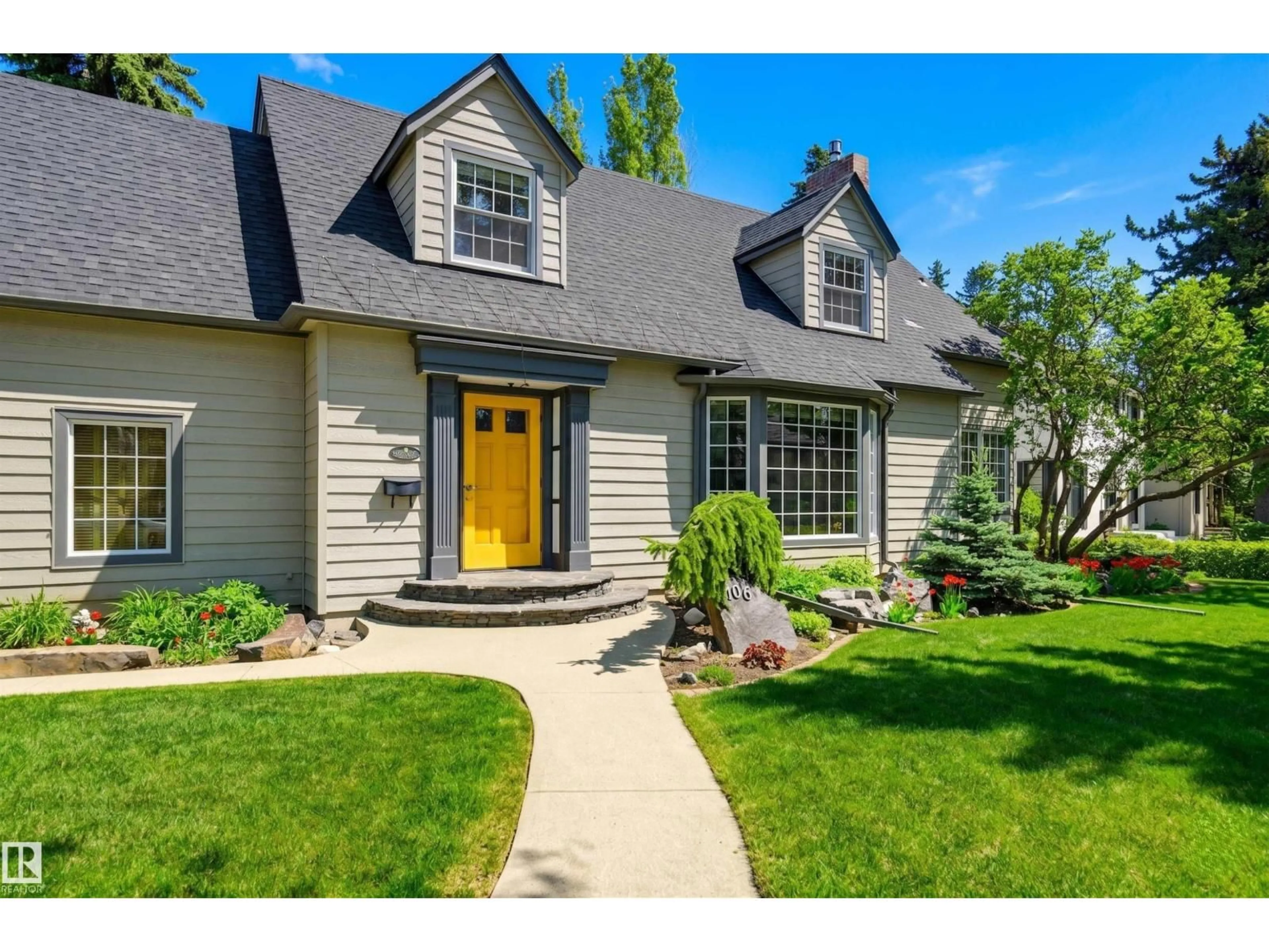Home with vinyl exterior material, street for 106 ST GEORGE'S CR CR, Edmonton Alberta T5N3M7