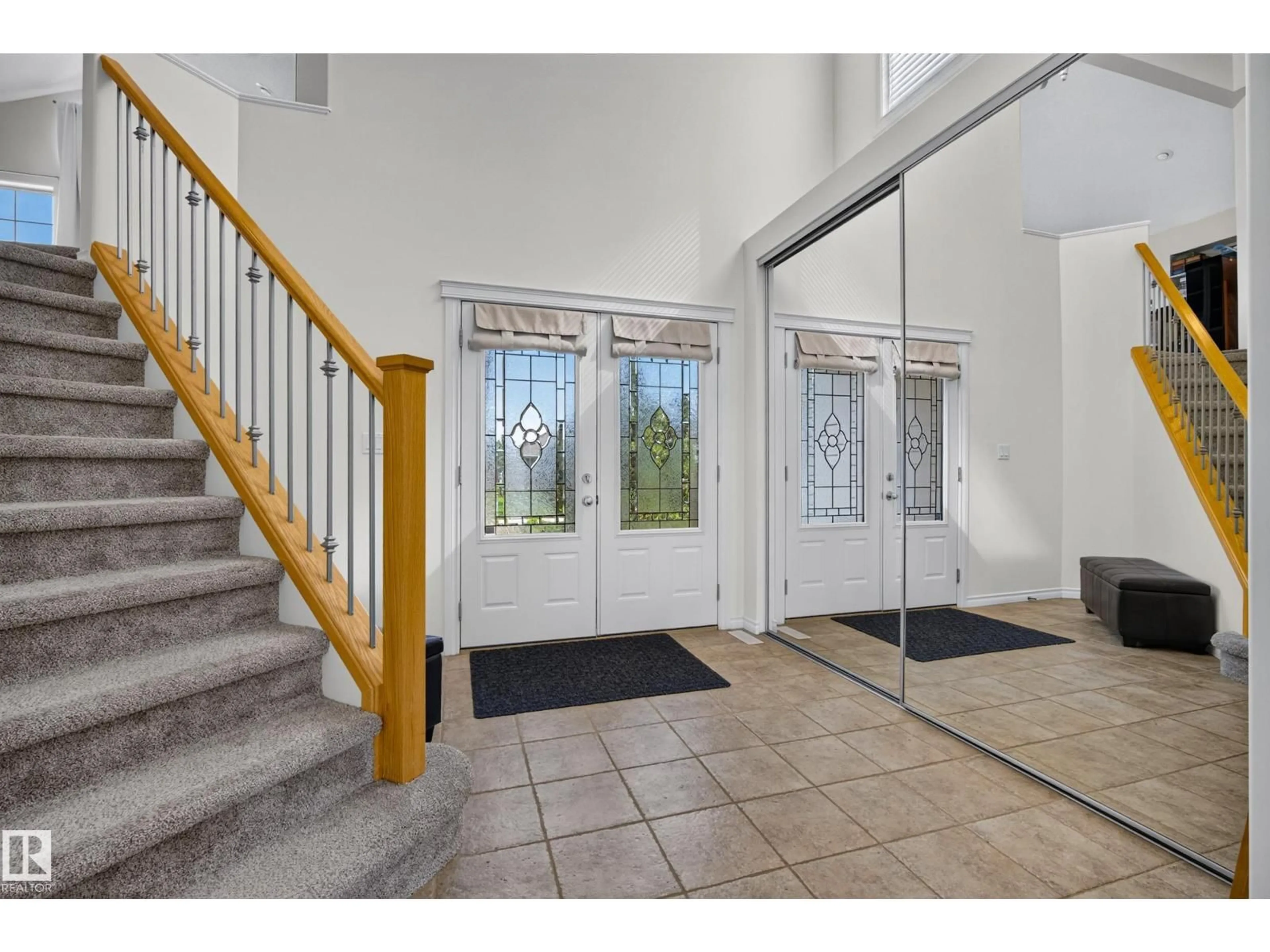 Indoor foyer for 101 RIDGEBROOK CL, Sherwood Park Alberta T8A6L9