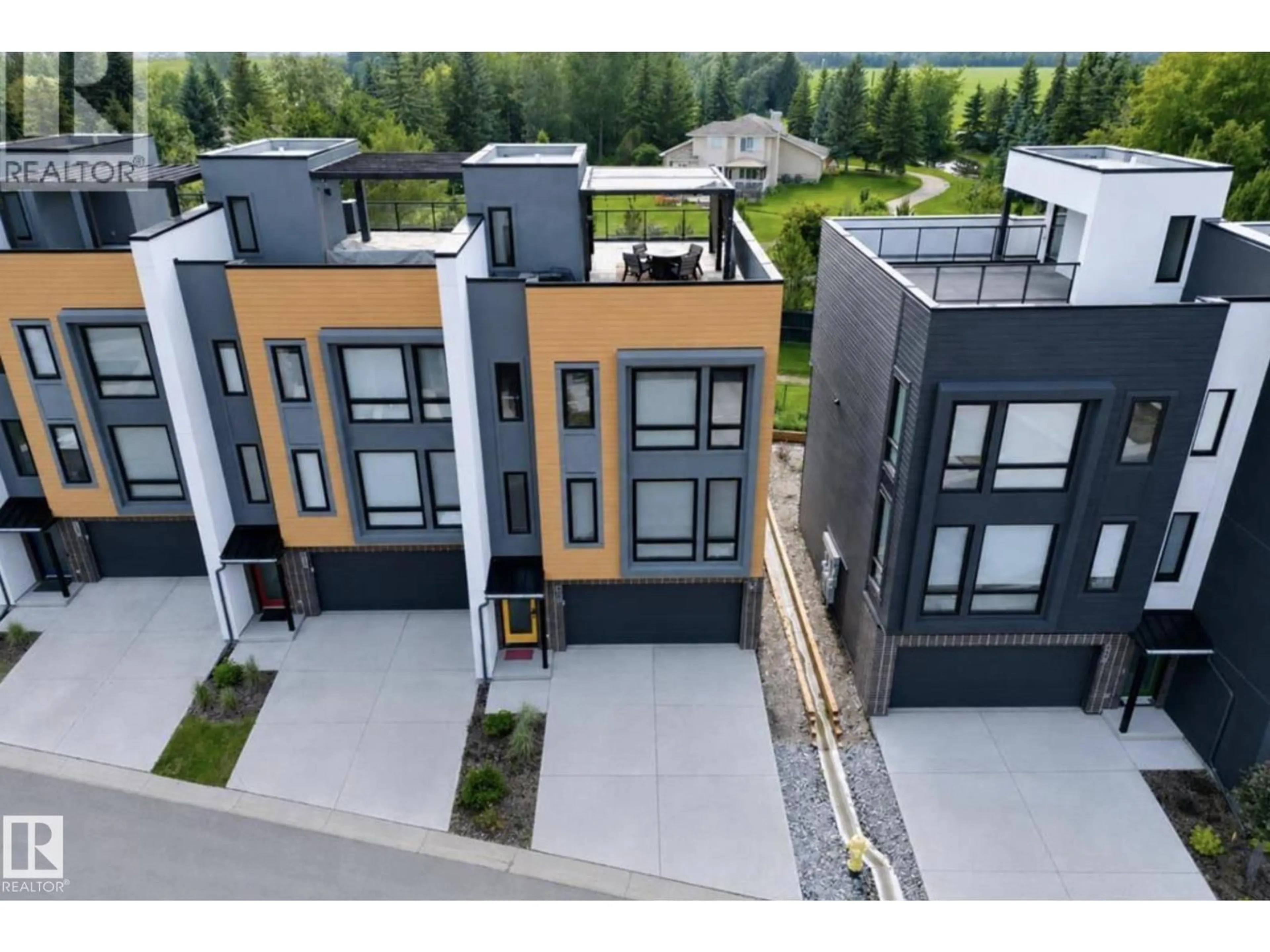 A pic from outside/outdoor area/front of a property/back of a property/a pic from drone, street for 1304 RUTHERFORD RD, Edmonton Alberta T6W0B4