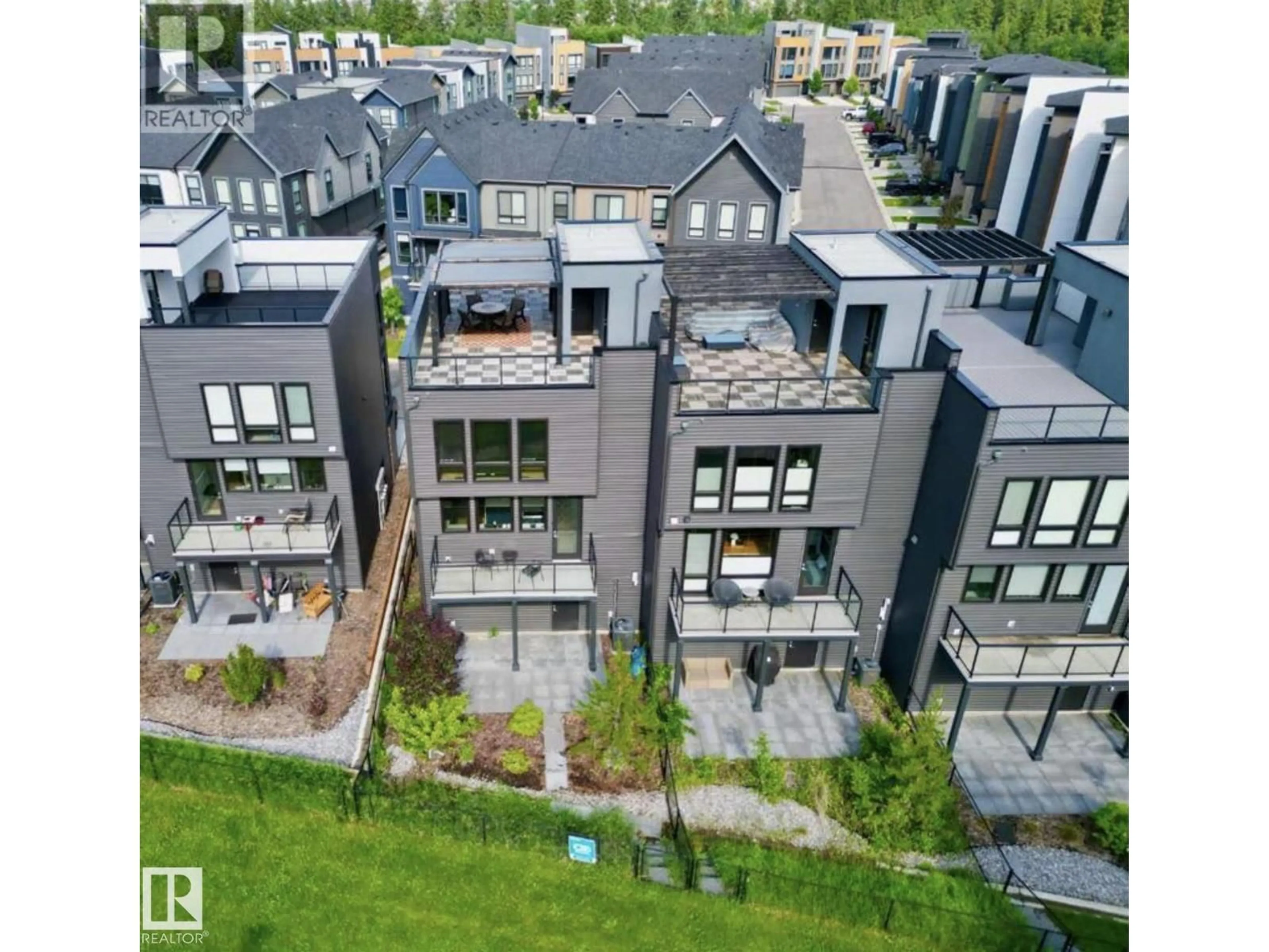 A pic from outside/outdoor area/front of a property/back of a property/a pic from drone, unknown for 1304 RUTHERFORD RD, Edmonton Alberta T6W0B4