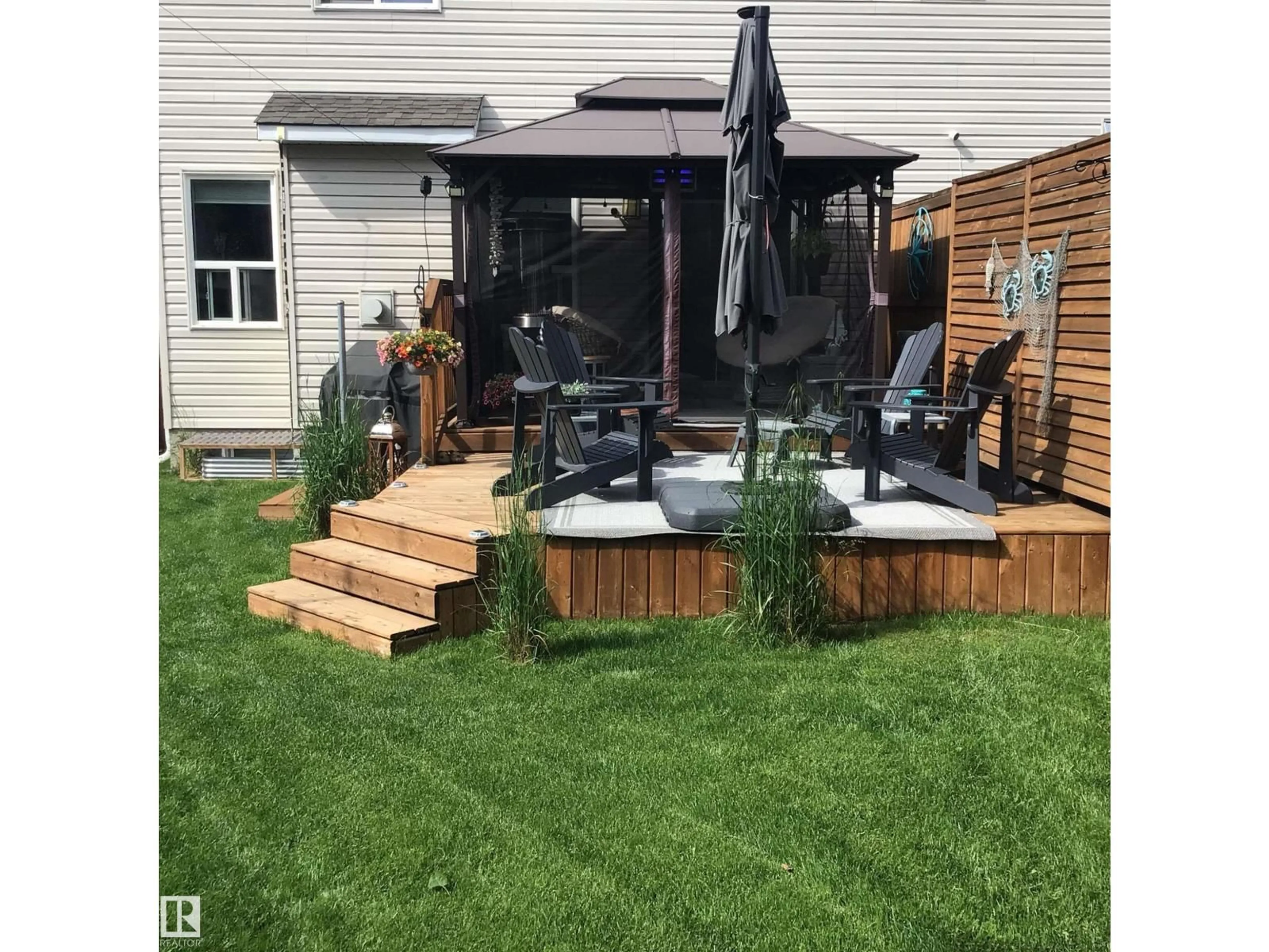 Patio, street for 145 SUMMERSTONE LN, Sherwood Park Alberta T8H0Y4
