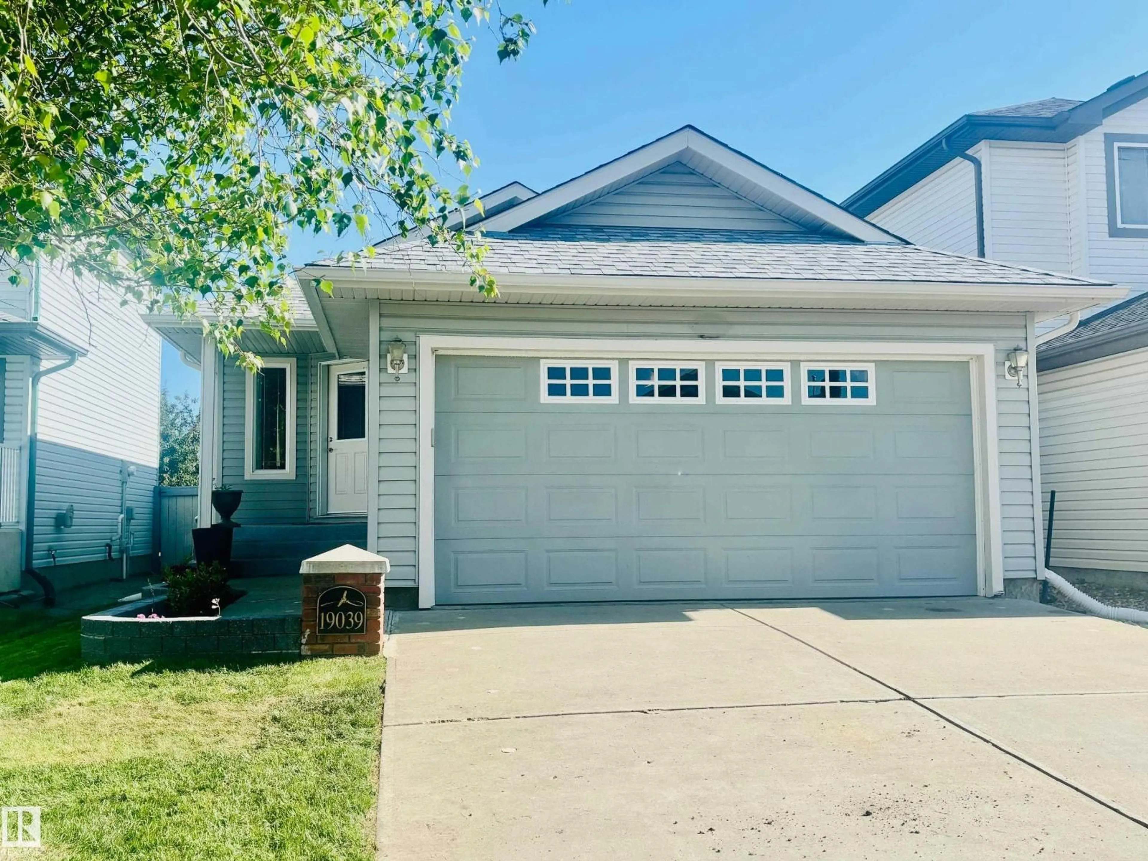 Home with vinyl exterior material, street for 19039 47 AV, Edmonton Alberta T6M2V6
