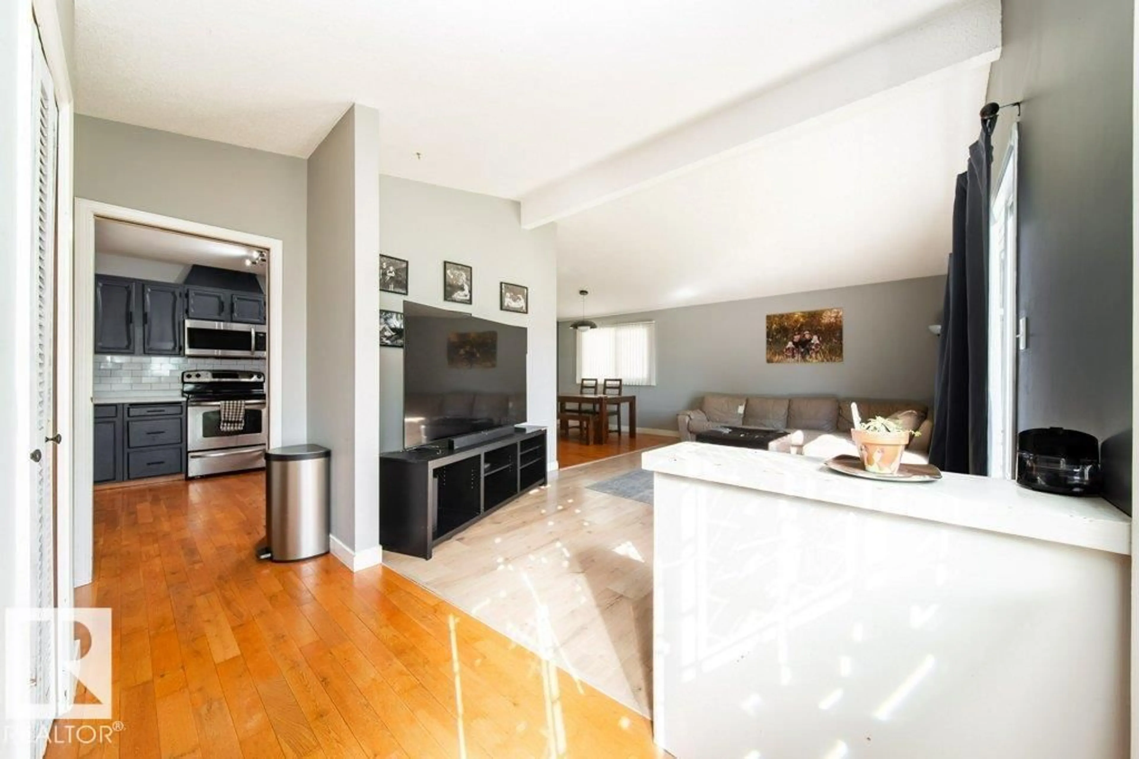 Open concept kitchen, unknown for 20 CHIPPEWA RD, Leduc Alberta T9E4M8