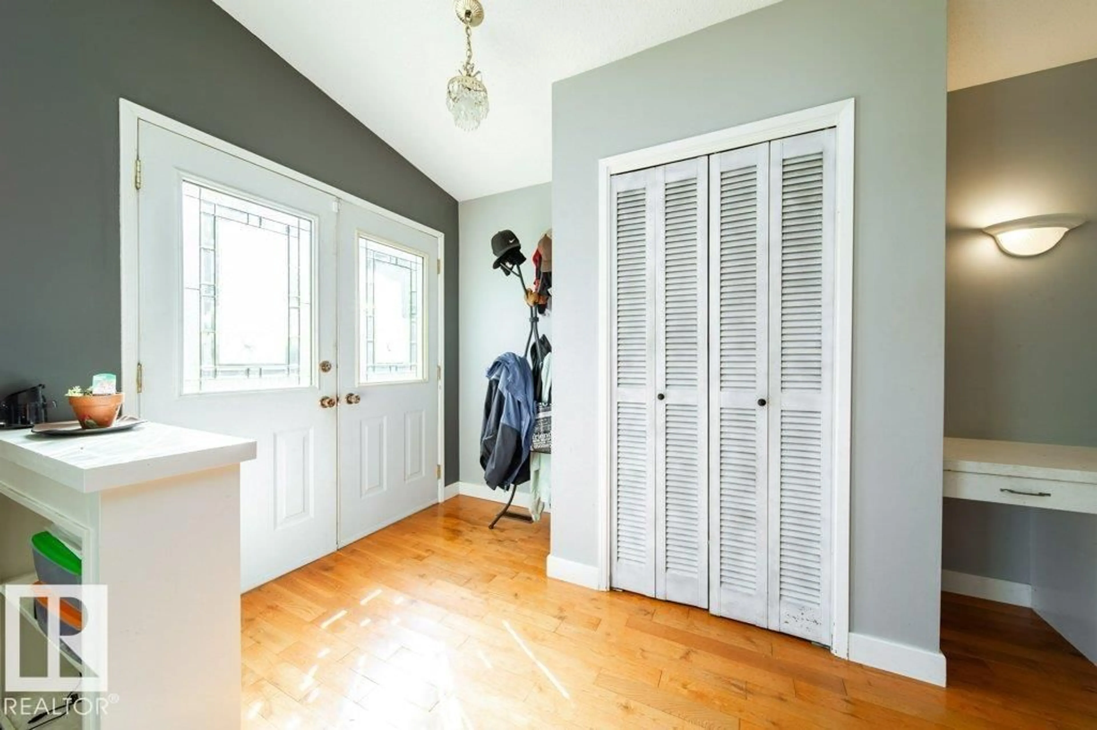 Indoor entryway for 20 CHIPPEWA RD, Leduc Alberta T9E4M8