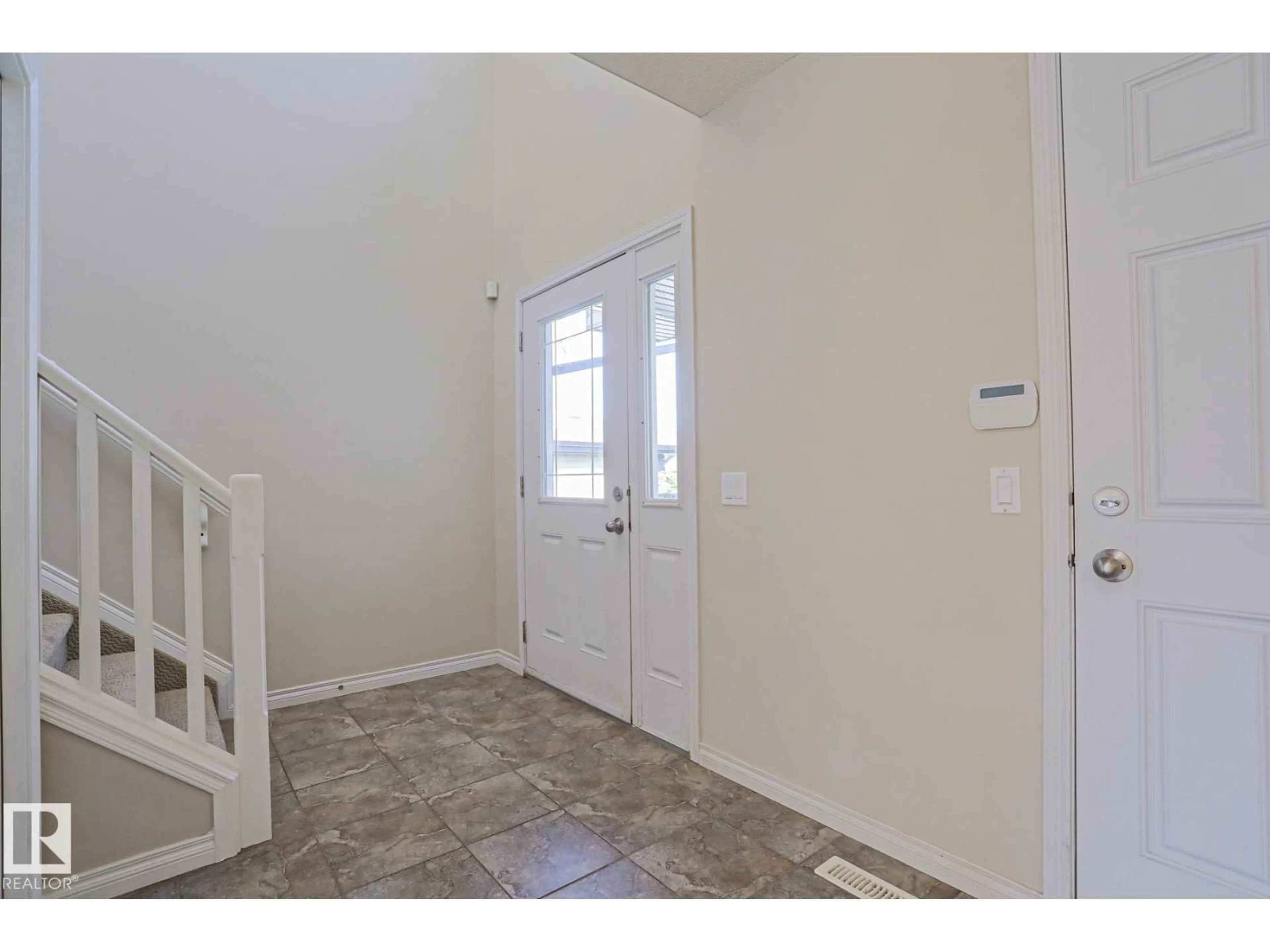 Indoor entryway for 45 ASHTON, Spruce Grove Alberta T7X0H9
