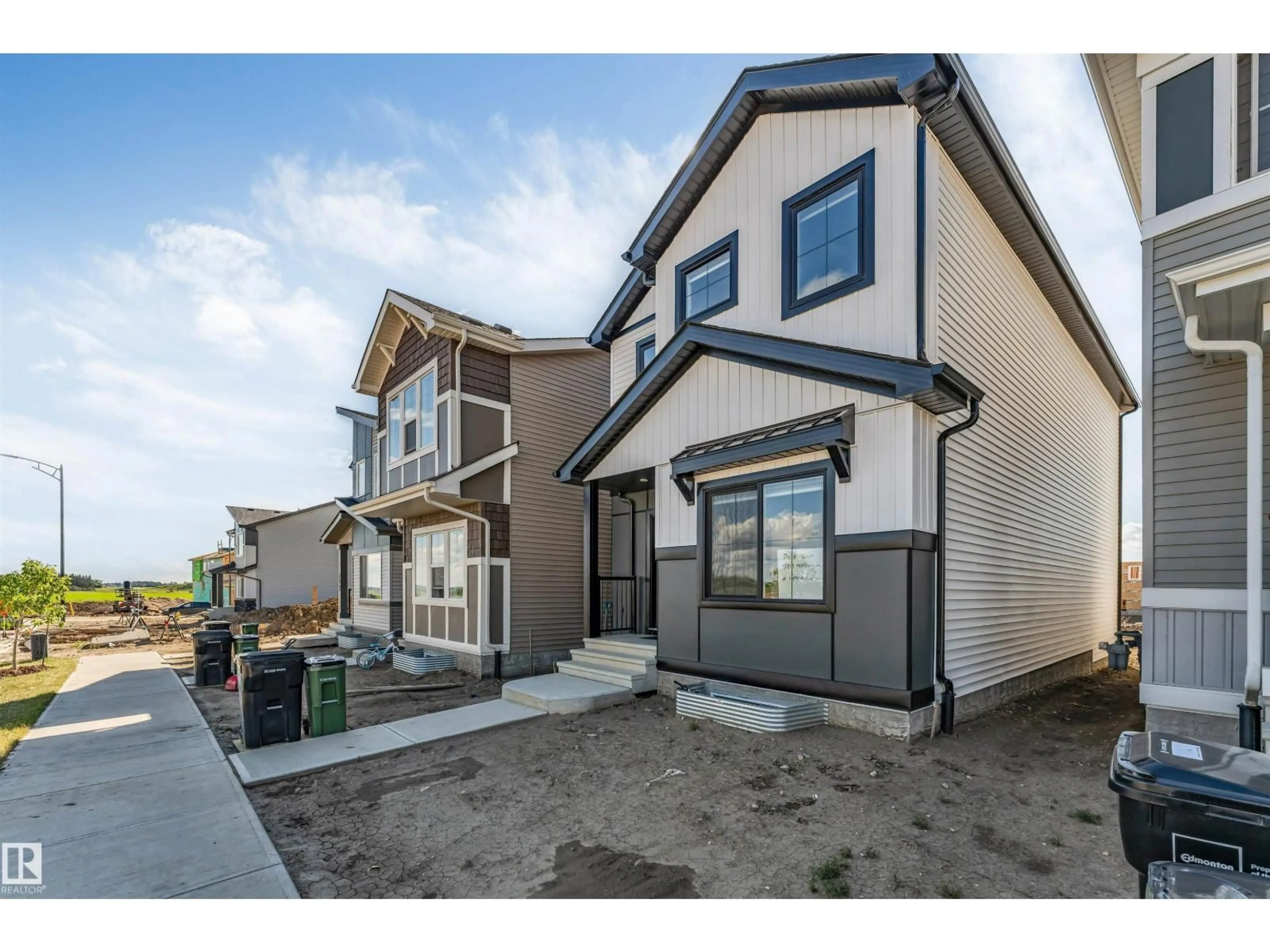Home with vinyl exterior material, street for 788 MATTSON DR, Edmonton Alberta T6X1A3