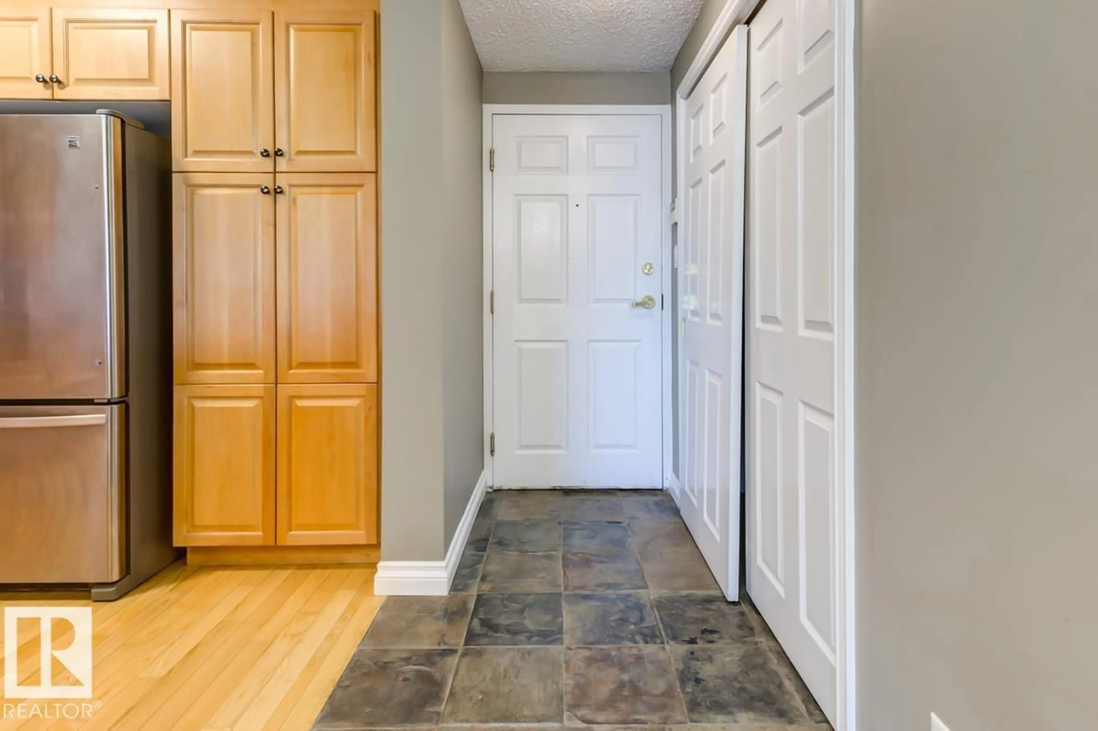 Indoor entryway for 607 11111 82 AVENUE AVENUE, Edmonton Alberta T6G0T3