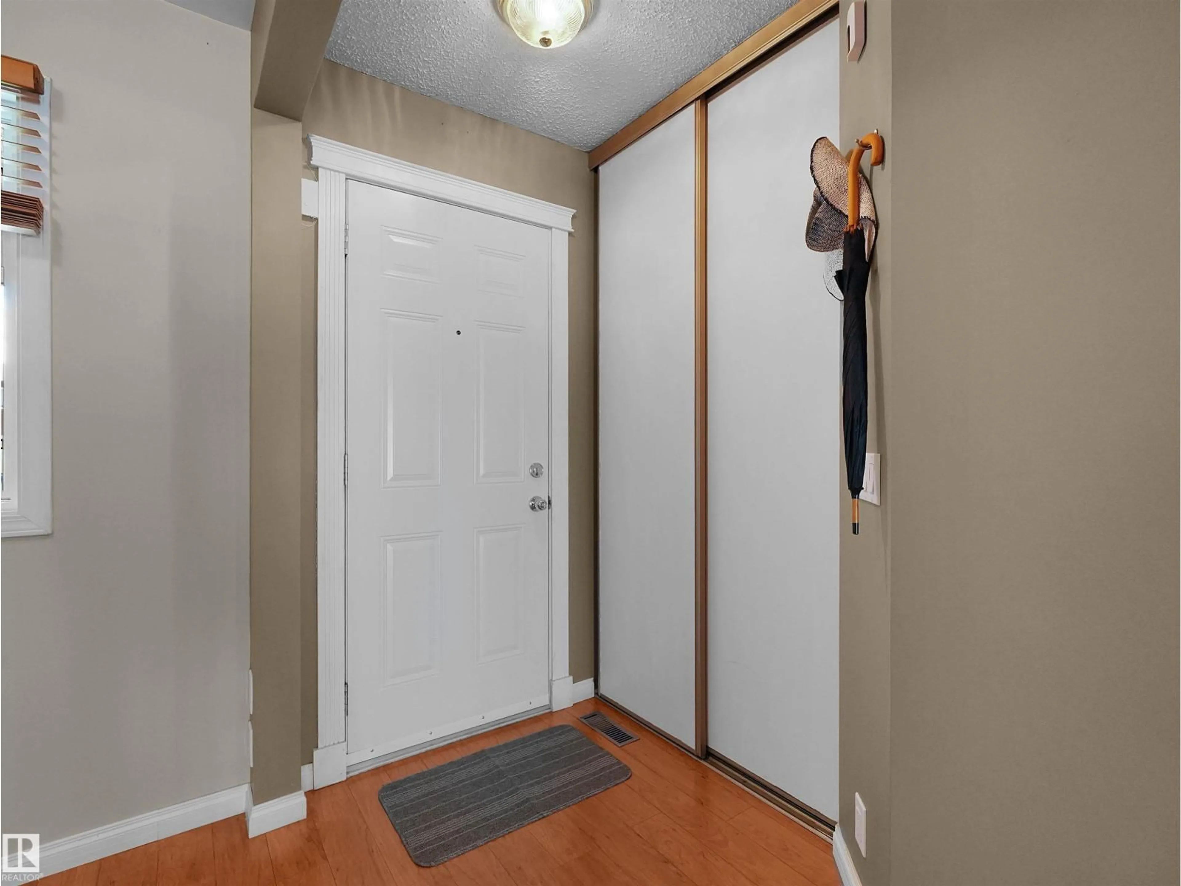 Indoor entryway for 16 13833 30 ST, Edmonton Alberta T5Y2B2