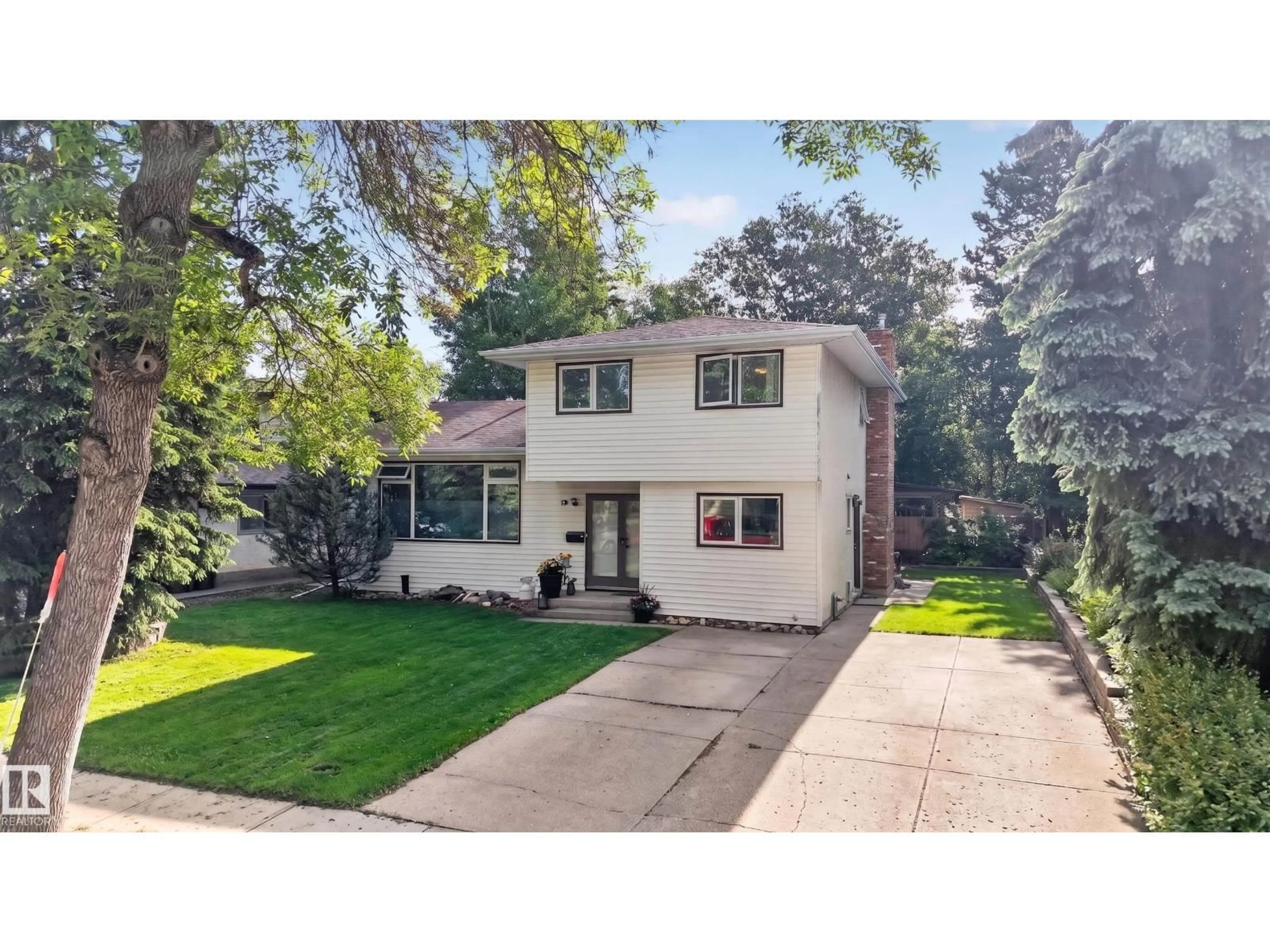 Home with vinyl exterior material, street for 59 FAIR OAKS DR, St. Albert Alberta T8N1P9