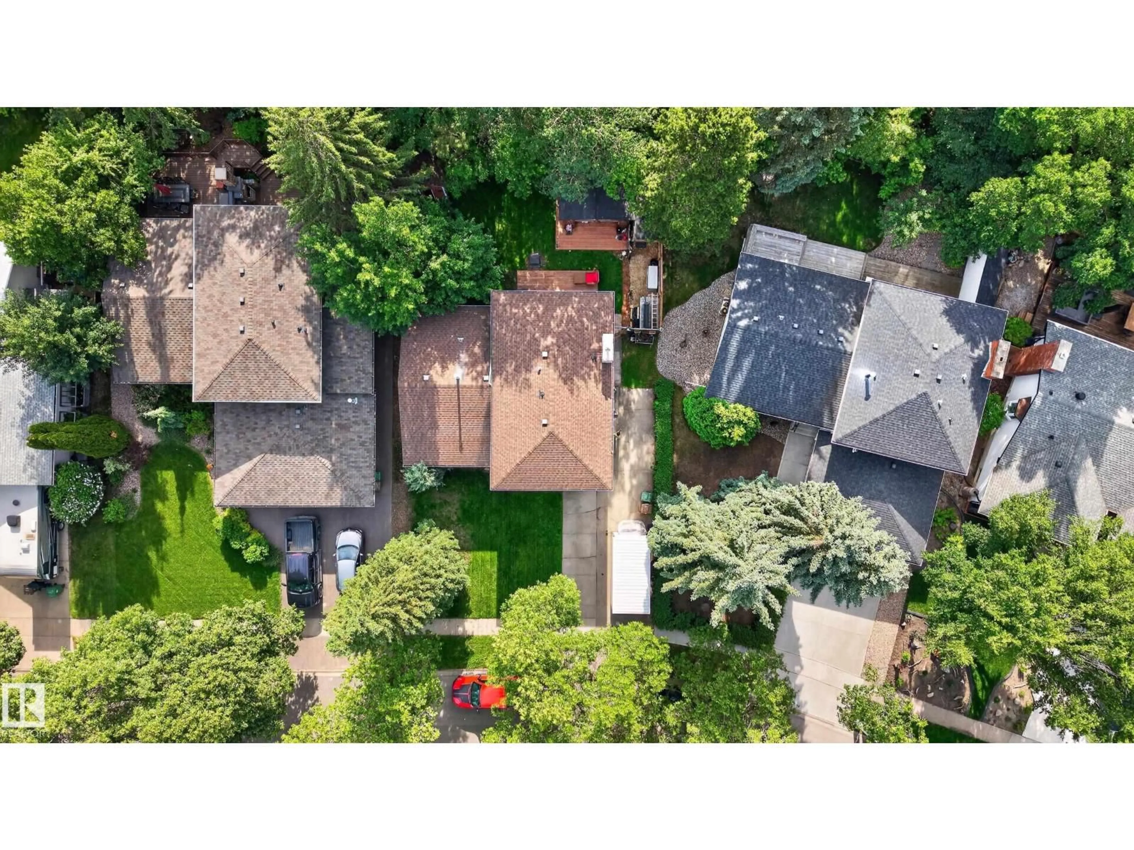 A pic from outside/outdoor area/front of a property/back of a property/a pic from drone, street for 59 FAIR OAKS DR, St. Albert Alberta T8N1P9
