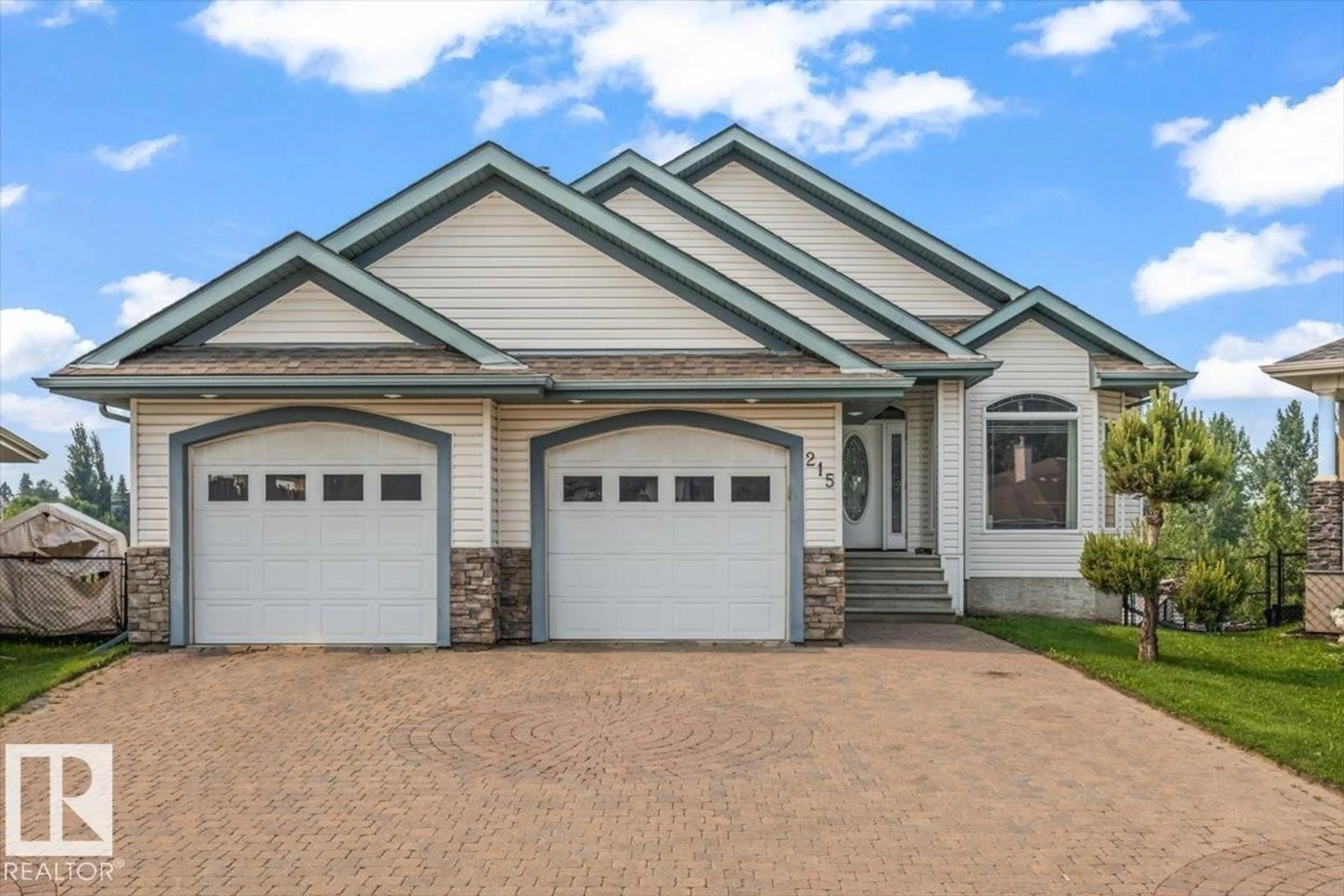 Home with vinyl exterior material, street for 215 WESTERRA, Stony Plain Alberta T7Z2W9