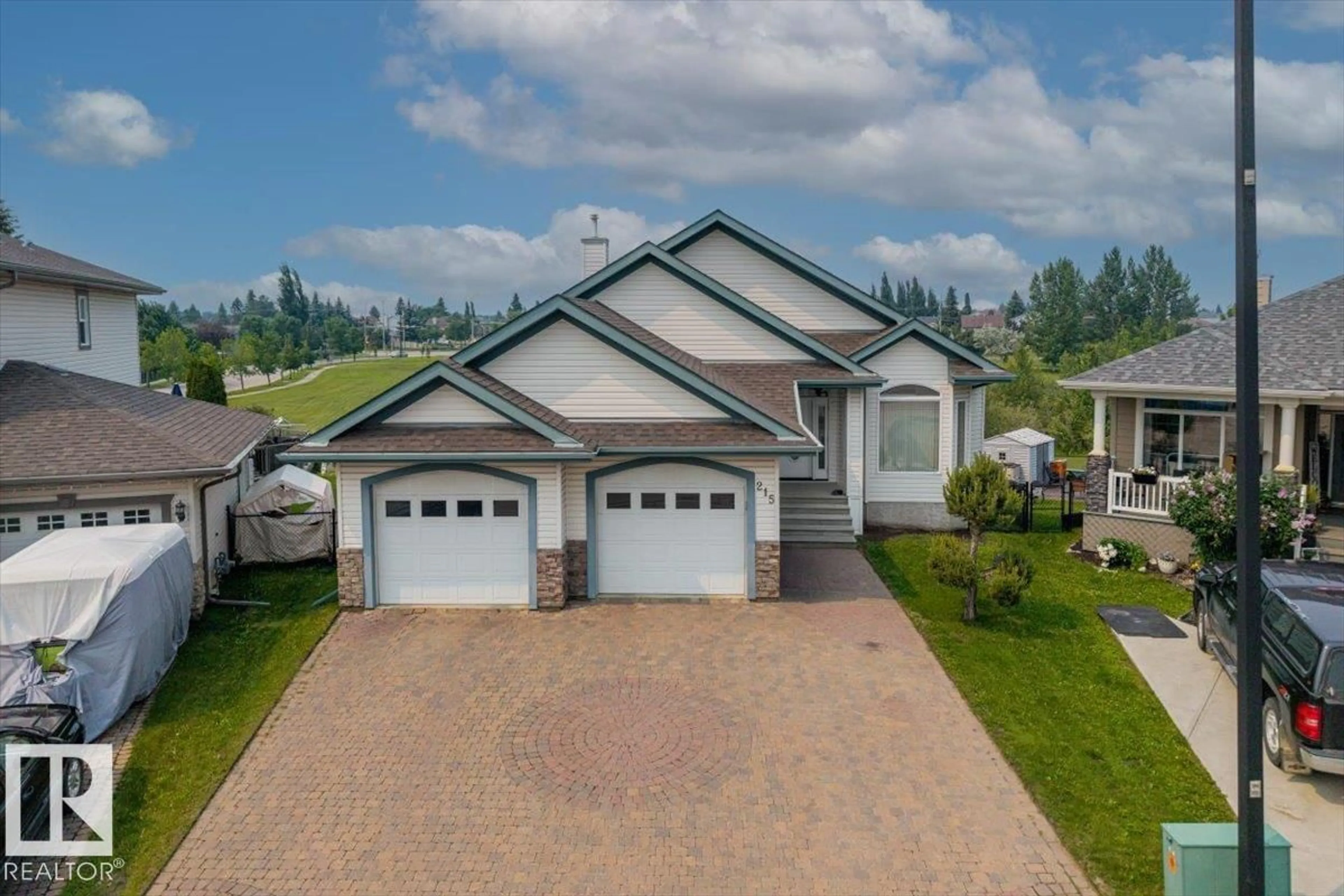 A pic from outside/outdoor area/front of a property/back of a property/a pic from drone, street for 215 WESTERRA, Stony Plain Alberta T7Z2W9