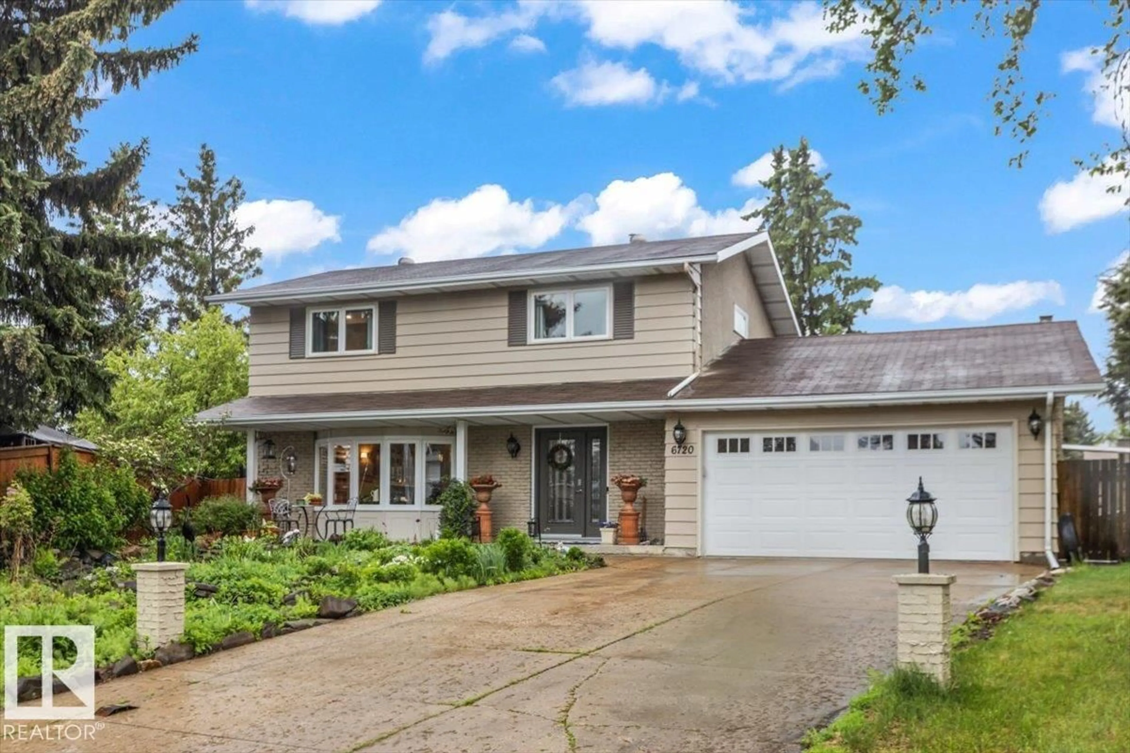 Home with vinyl exterior material, street for 6720 29 AV, Edmonton Alberta T6K1N4
