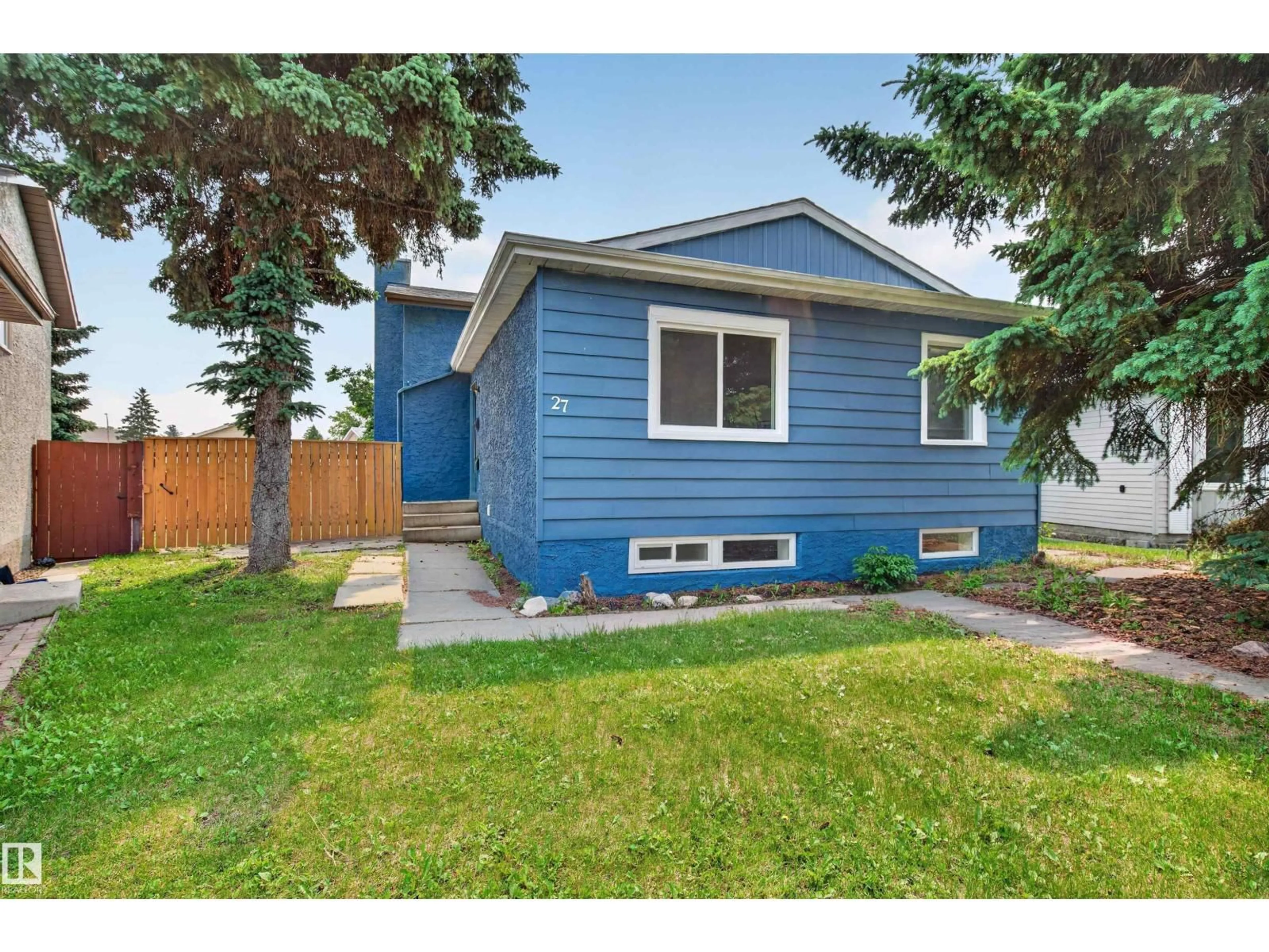 Home with vinyl exterior material, street for 27 KINISKI CR, Edmonton Alberta T6L5E3